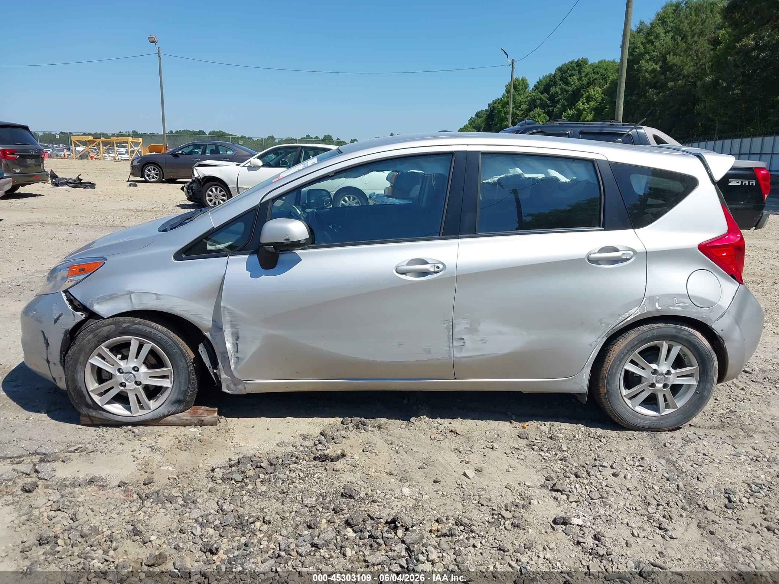 2014 Nissan Versa Note Sv Серебряный vin: 3N1CE2CP2EL383701