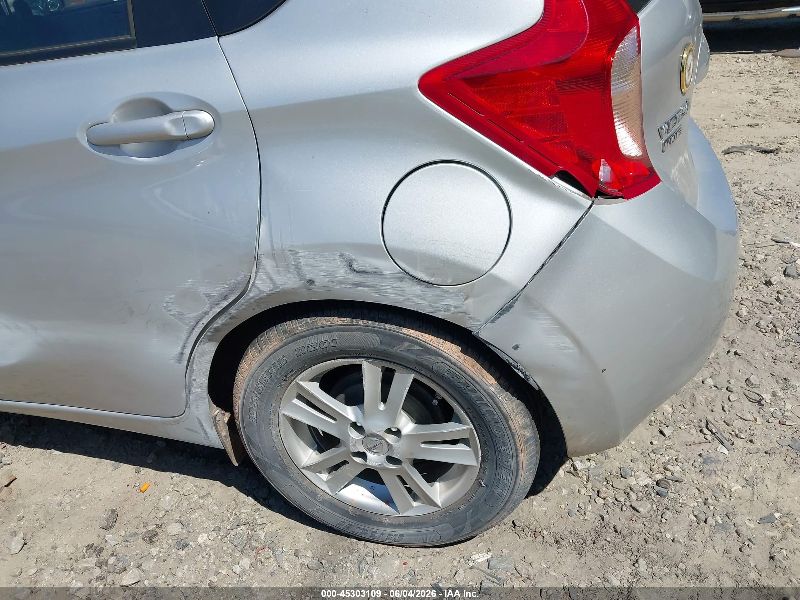 2014 Nissan Versa Note Sv Серебряный vin: 3N1CE2CP2EL383701
