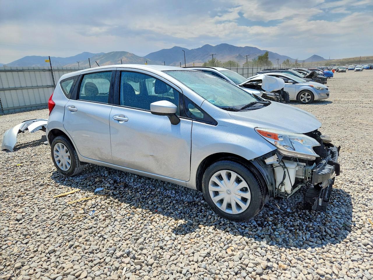 2015 Nissan Versa Note S Silver vin: 3N1CE2CP2FL402152