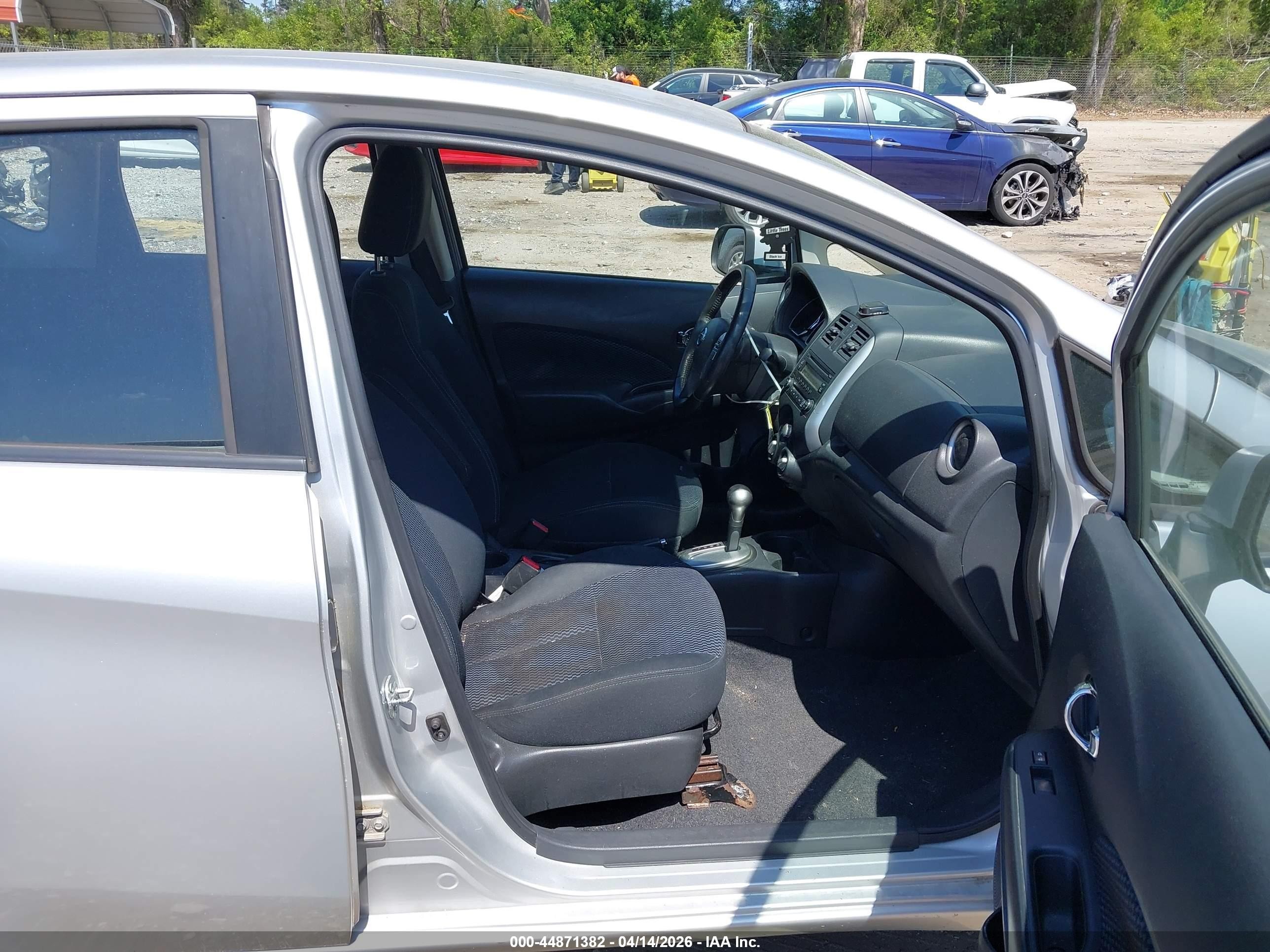 2014 Nissan Versa Note Sv Silver vin: 3N1CE2CP3EL383321