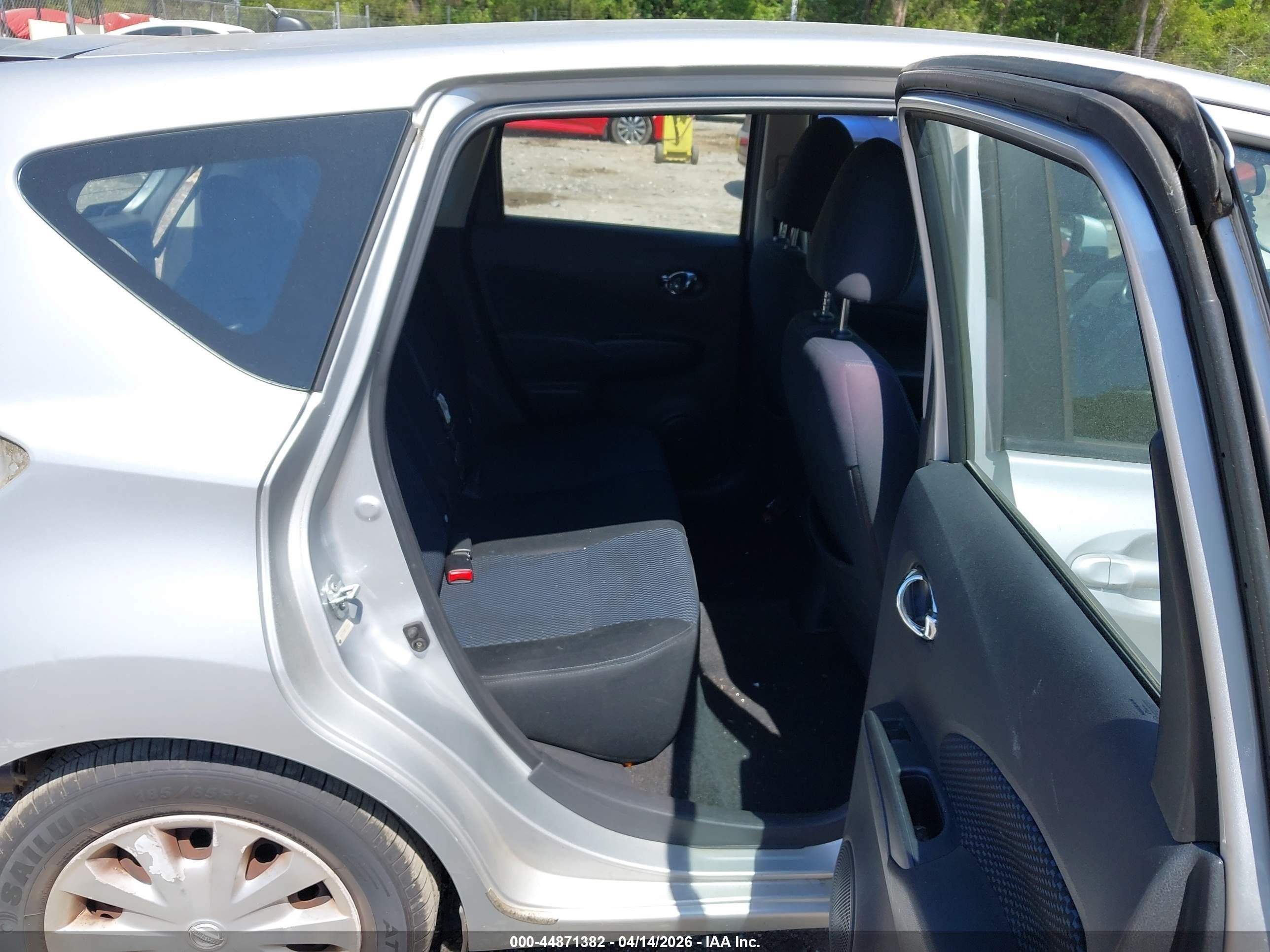 2014 Nissan Versa Note Sv Silver vin: 3N1CE2CP3EL383321