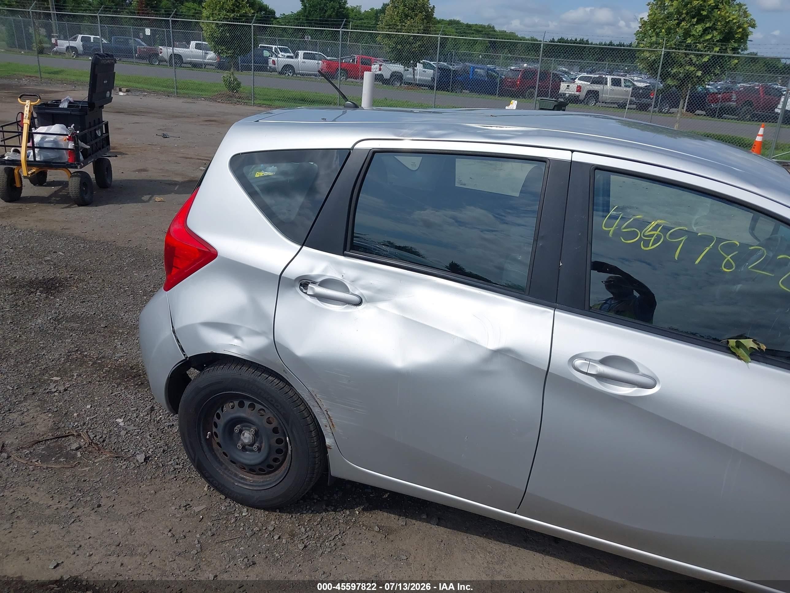 2015 Nissan Versa Note S (sr)/s Plus/sl/sr/sv Silver vin: 3N1CE2CP3FL375558