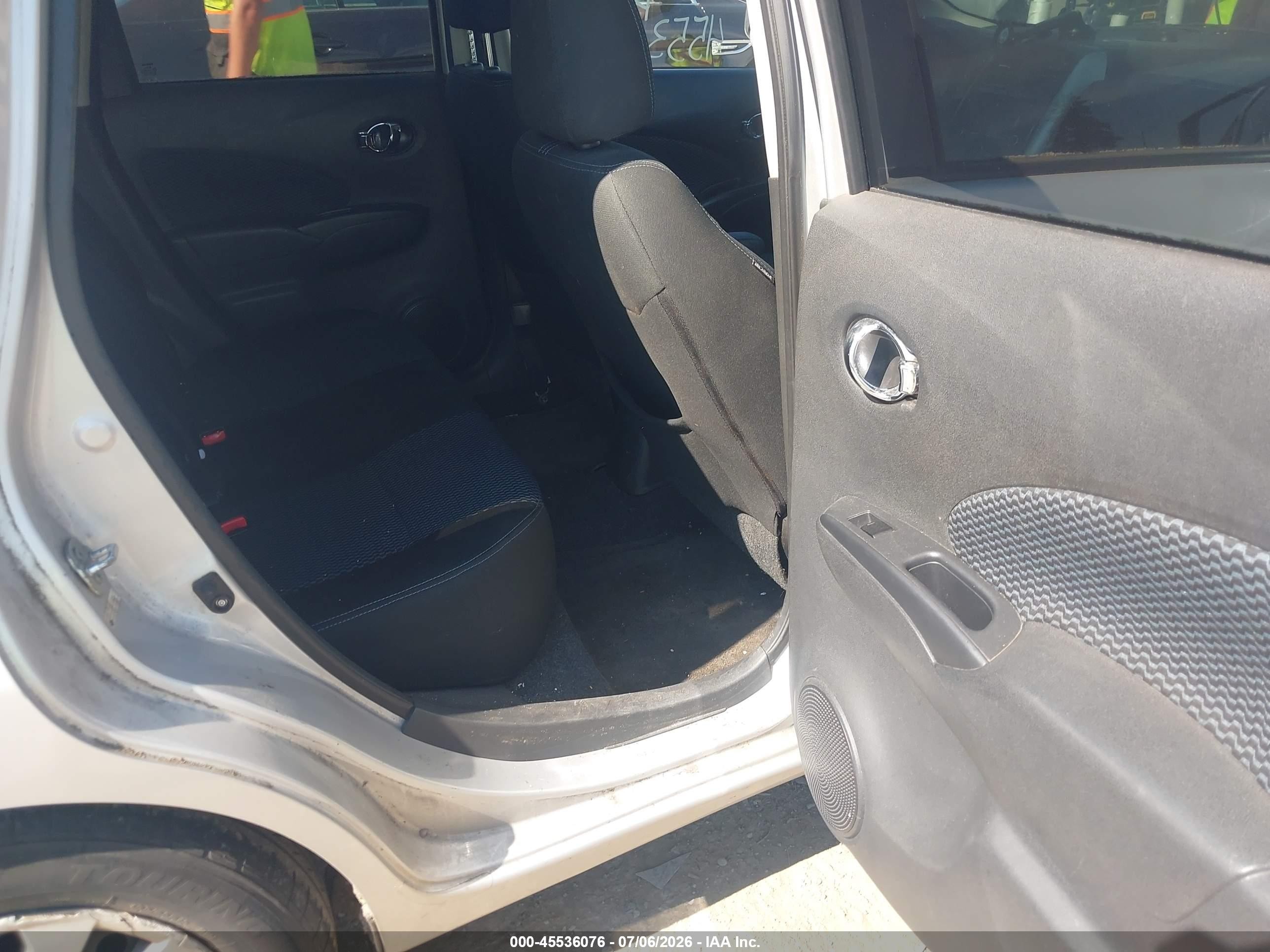 2015 Nissan Versa Note S (sr)/s Plus/sl/sr/sv Silver vin: 3N1CE2CP3FL386561