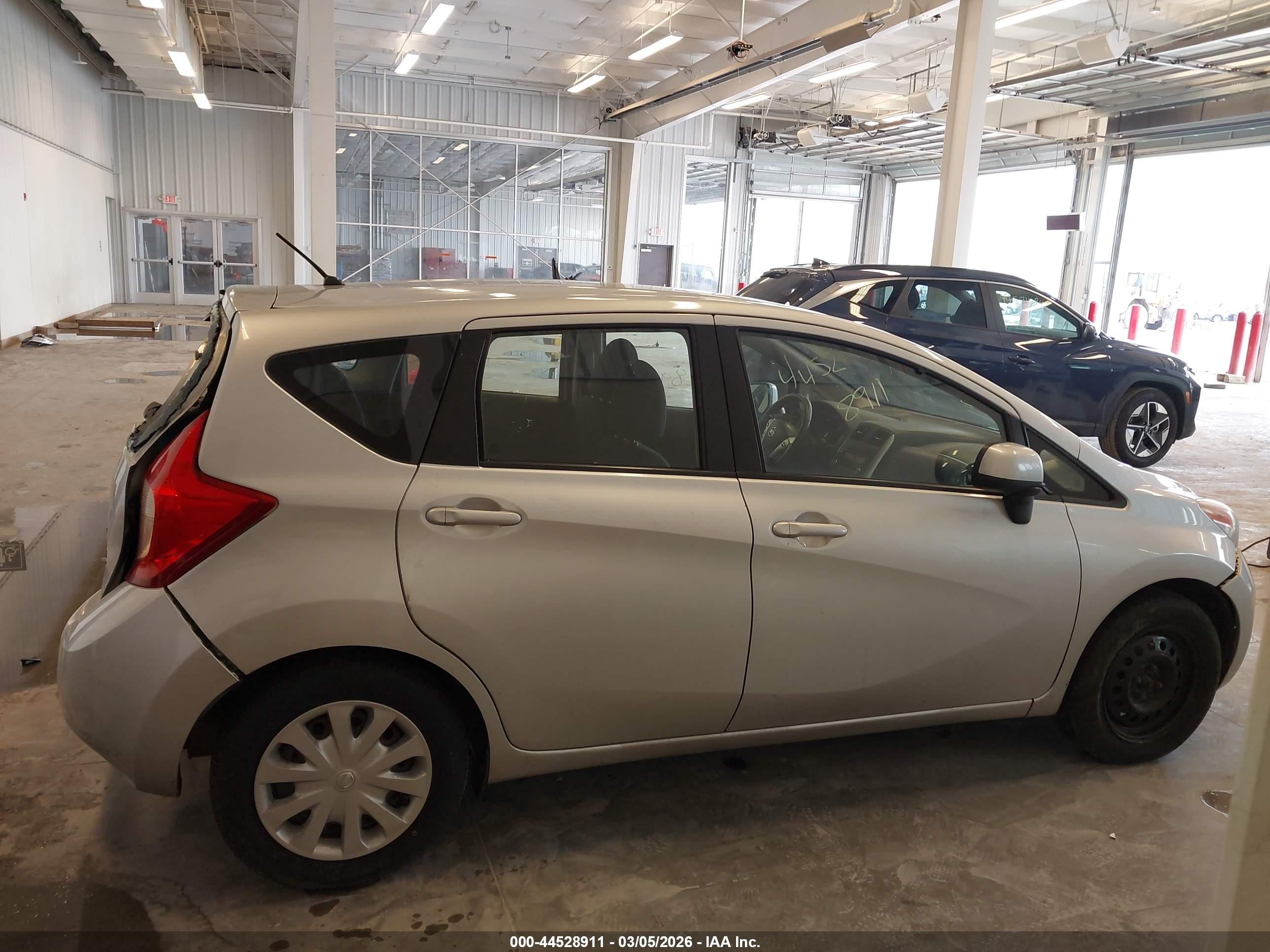 2014 Nissan Versa Note Sv Silver vin: 3N1CE2CP4EL403334