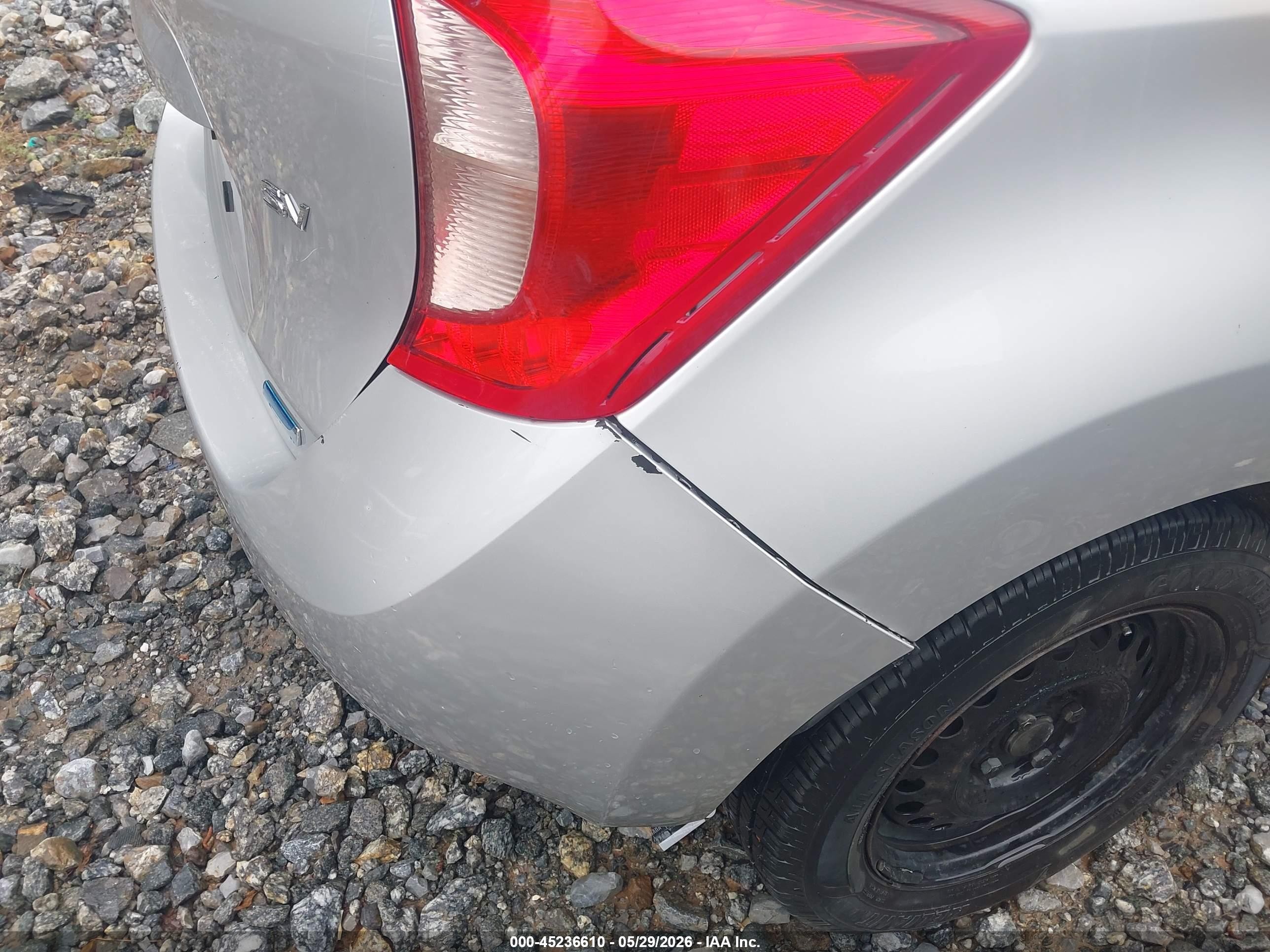 2015 Nissan Versa Note S (sr)/s Plus/sl/sr/sv Silver vin: 3N1CE2CP4FL401665
