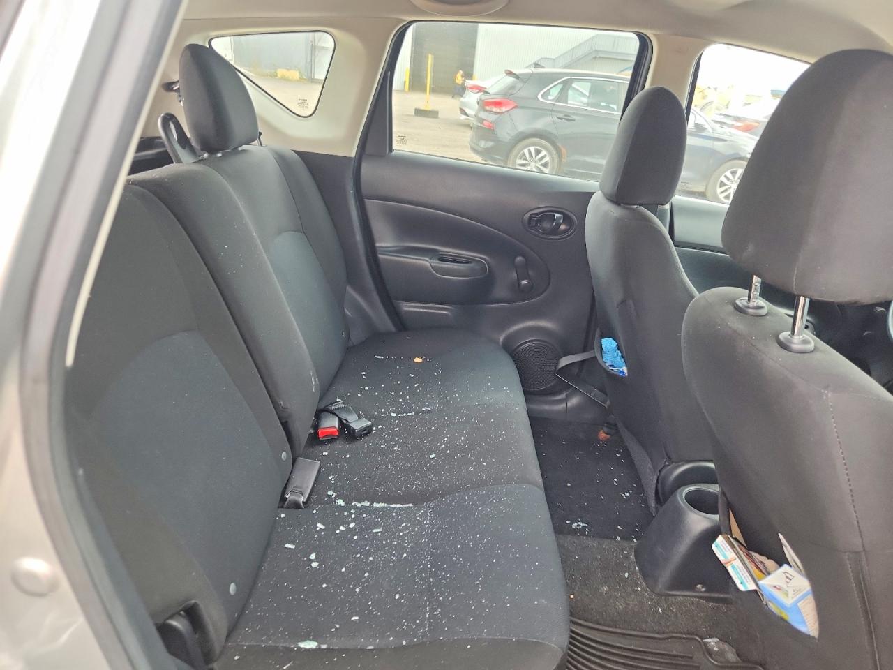 2015 Nissan Versa Note S Серебряный vin: 3N1CE2CP5FL367204