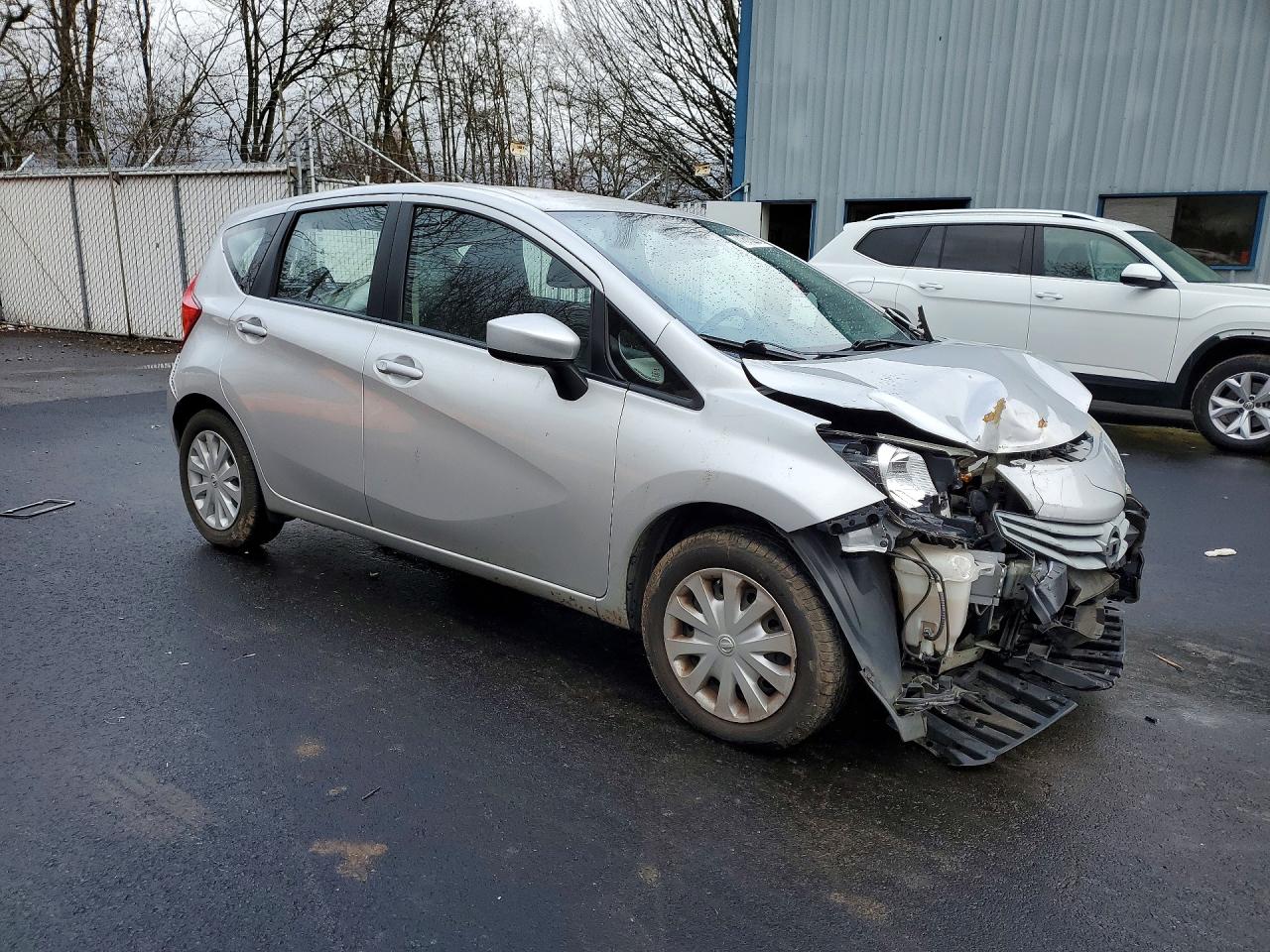 2015 Niss Versa Silver vin: 3N1CE2CP6FL405555