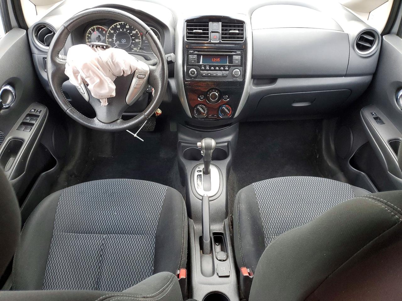 2015 Niss Versa Silver vin: 3N1CE2CP6FL405555