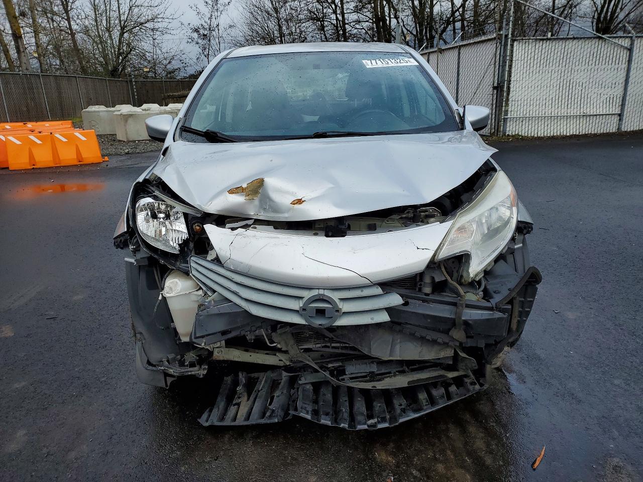 2015 Niss Versa Silver vin: 3N1CE2CP6FL405555