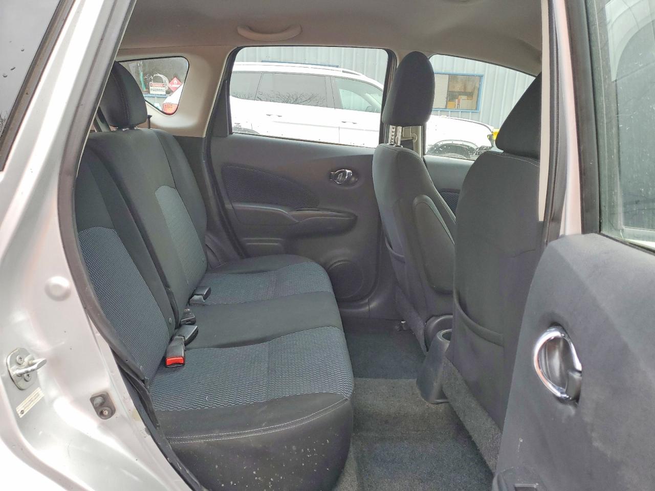 2015 Niss Versa Silver vin: 3N1CE2CP6FL405555