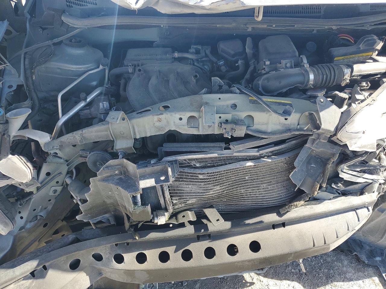 2015 Nissan Versa Note S Серебряный vin: 3N1CE2CP6FL449877