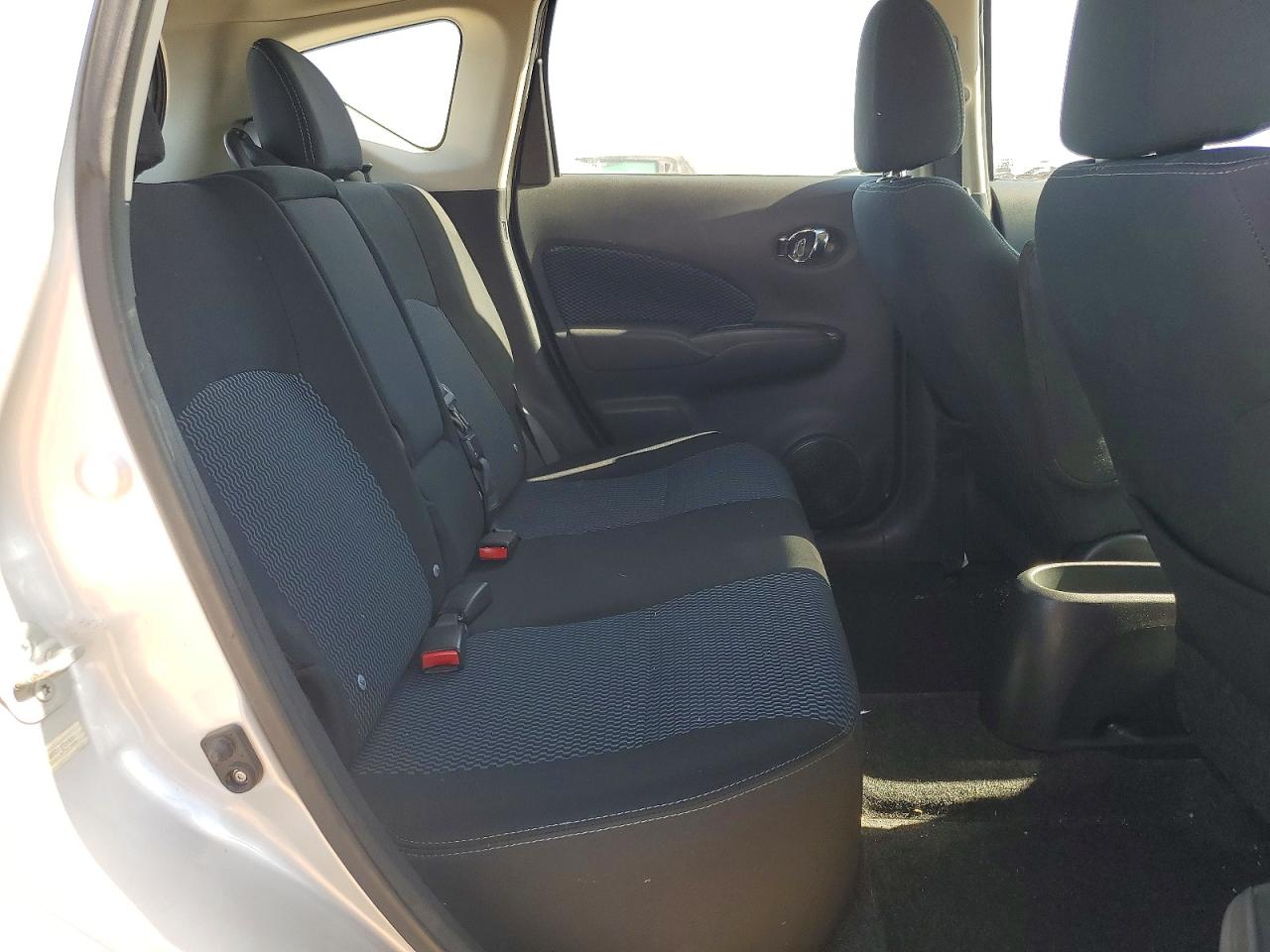 2015 Nissan Versa Note S Silver vin: 3N1CE2CP7FL431002