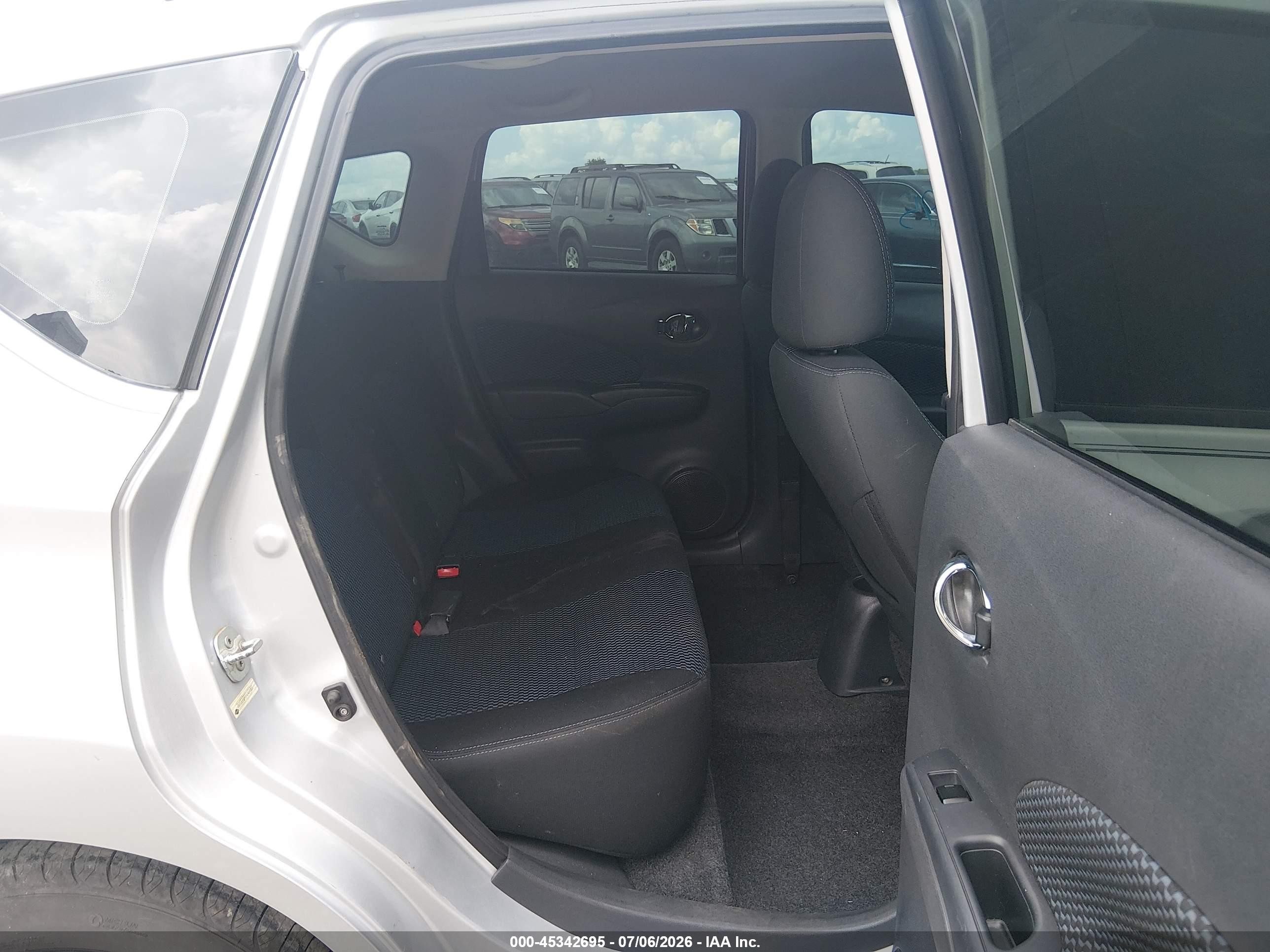 2015 Nissan Versa Note Sv Серебряный vin: 3N1CE2CP7FL431663