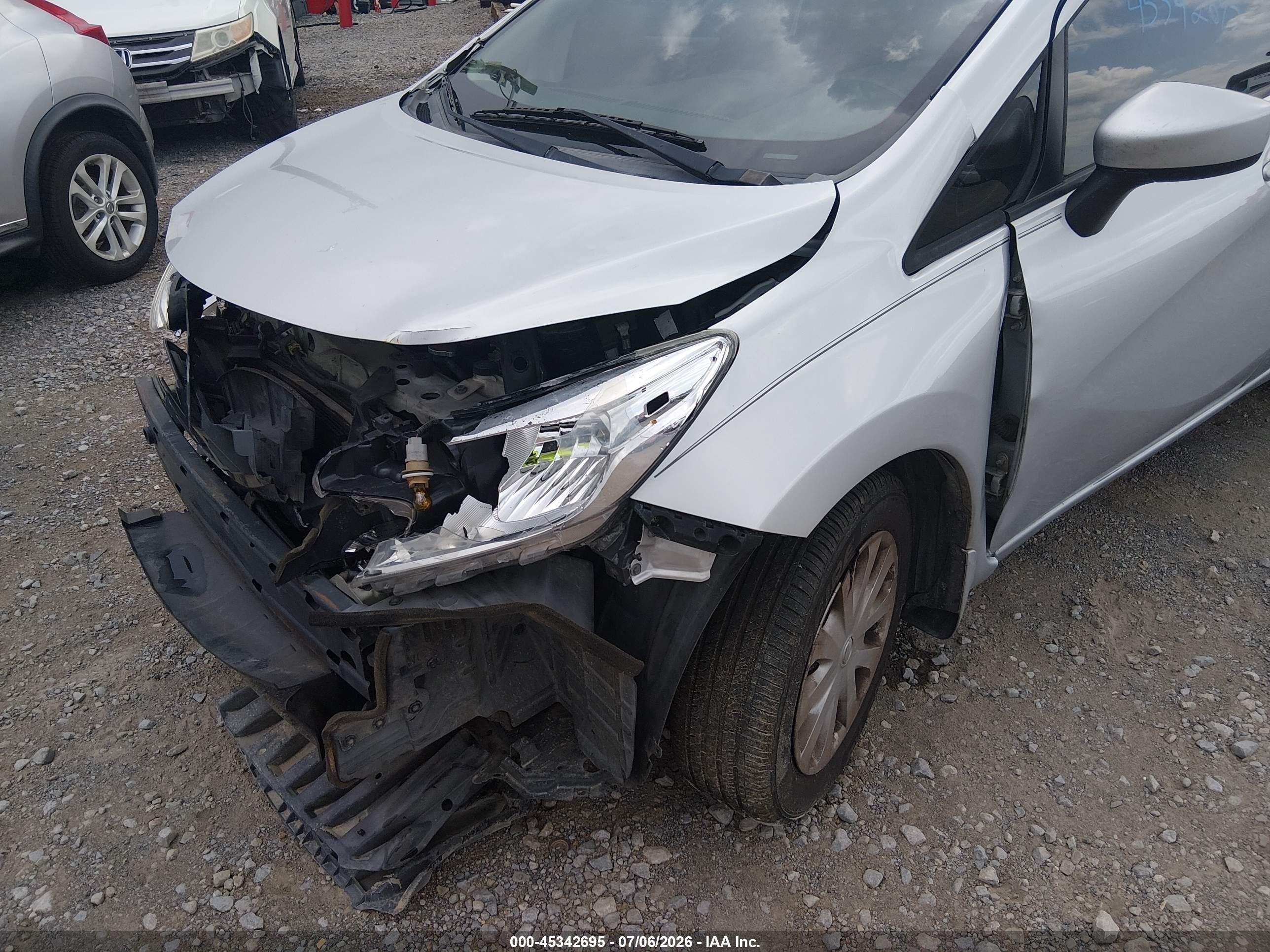 2015 Nissan Versa Note Sv Серебряный vin: 3N1CE2CP7FL431663