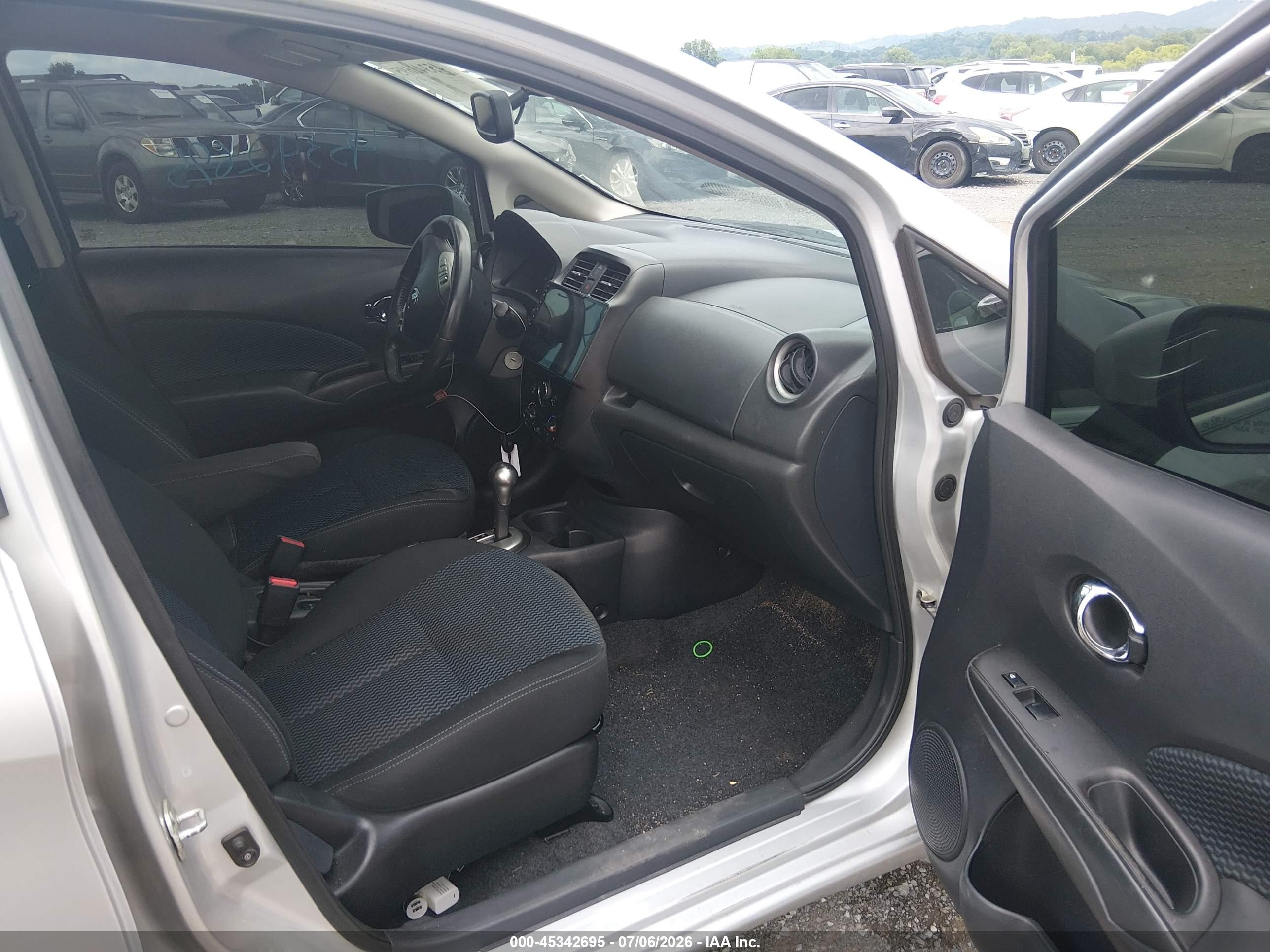 2015 Nissan Versa Note Sv Серебряный vin: 3N1CE2CP7FL431663