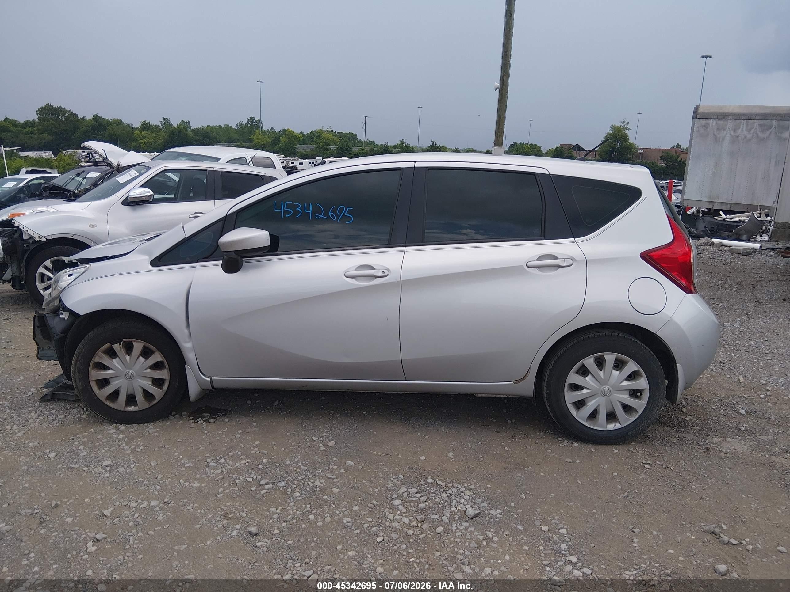 2015 Nissan Versa Note Sv Серебряный vin: 3N1CE2CP7FL431663