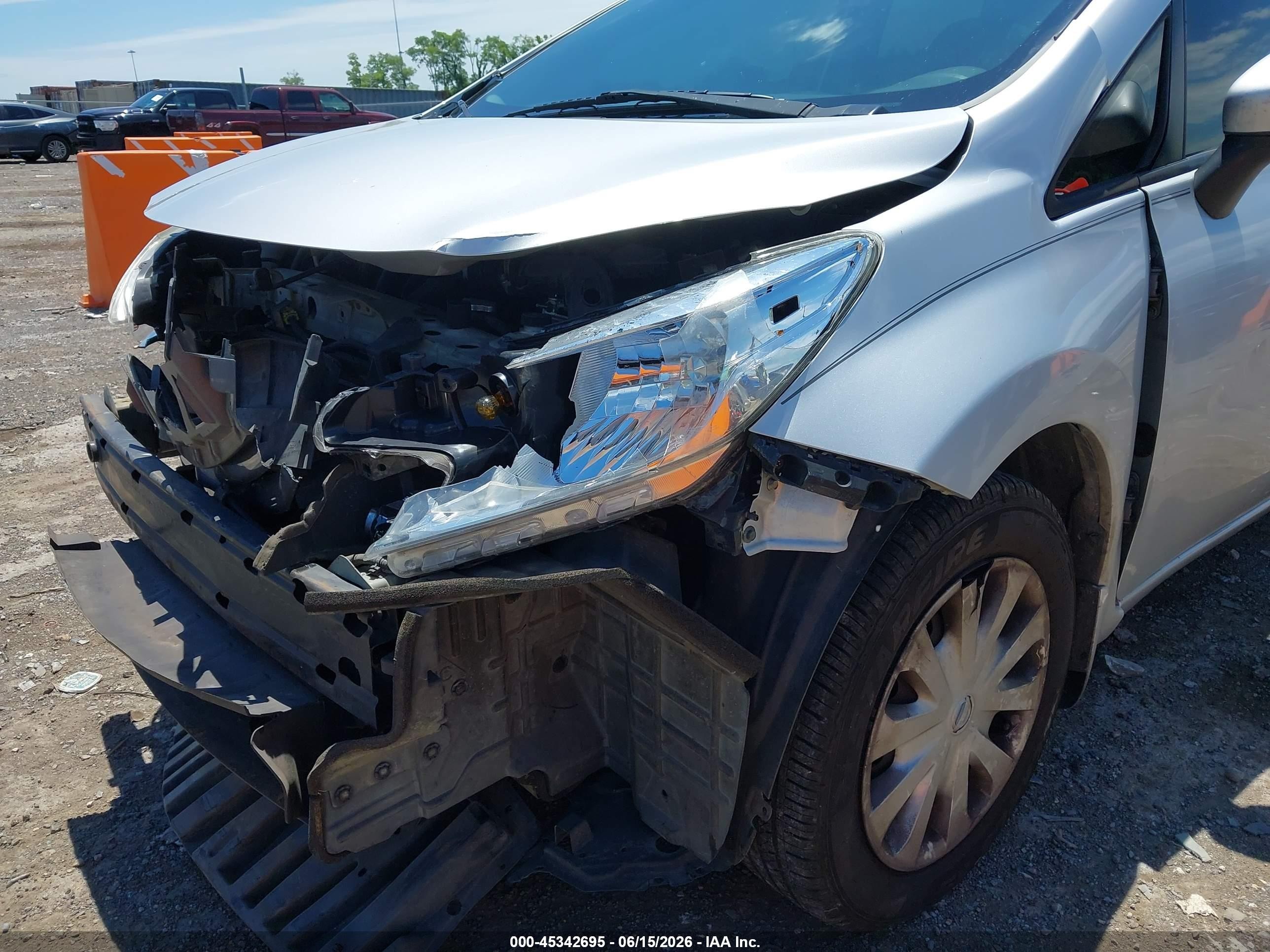 2015 Nissan Versa Note Sv Серебряный vin: 3N1CE2CP7FL431663