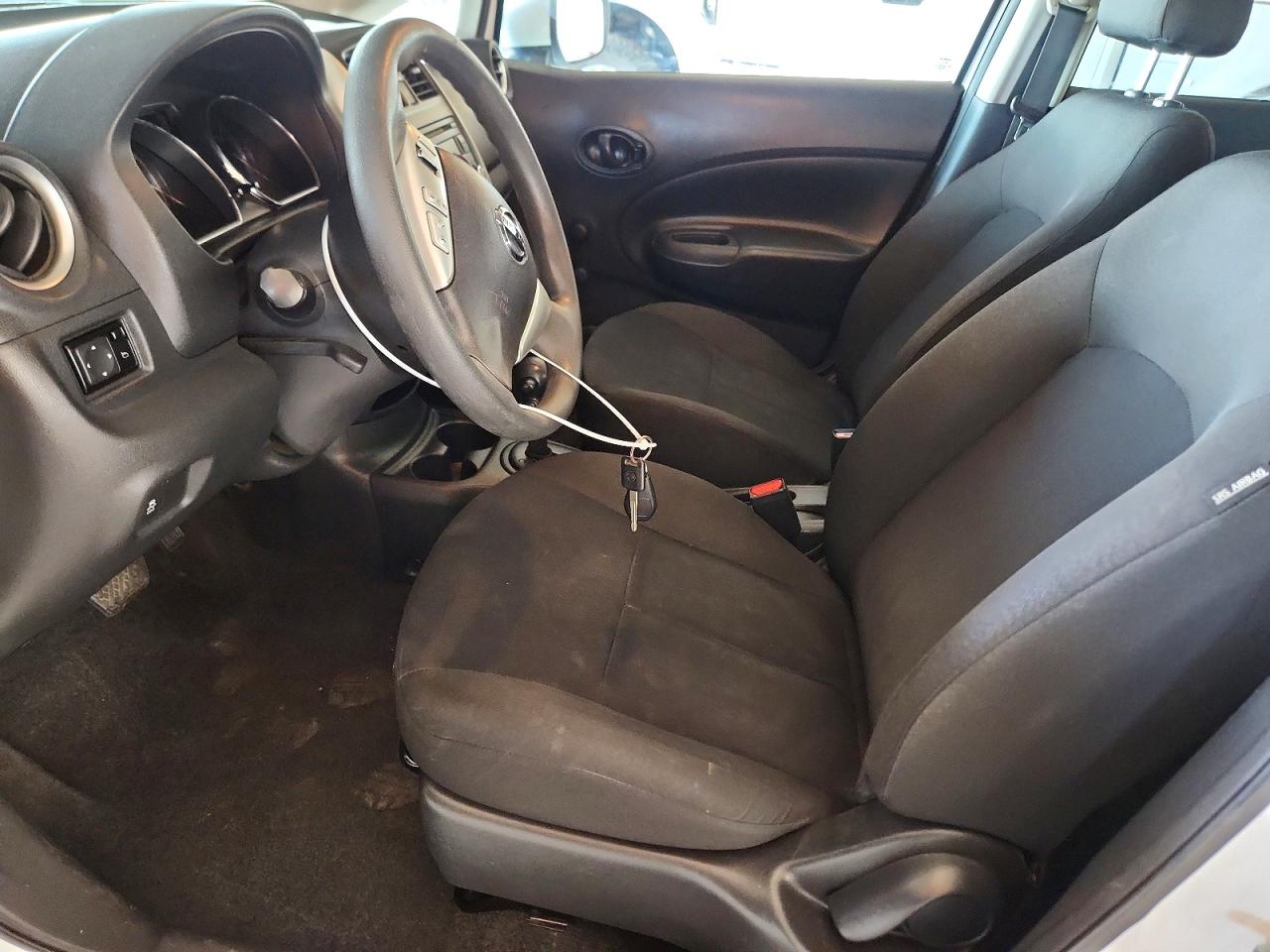 2015 Nissan Versa White vin: 3N1CE2CP7FL447037