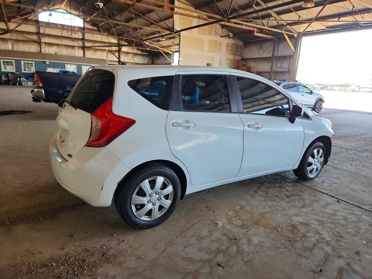 2015 Nissan Versa White vin: 3N1CE2CP7FL447037