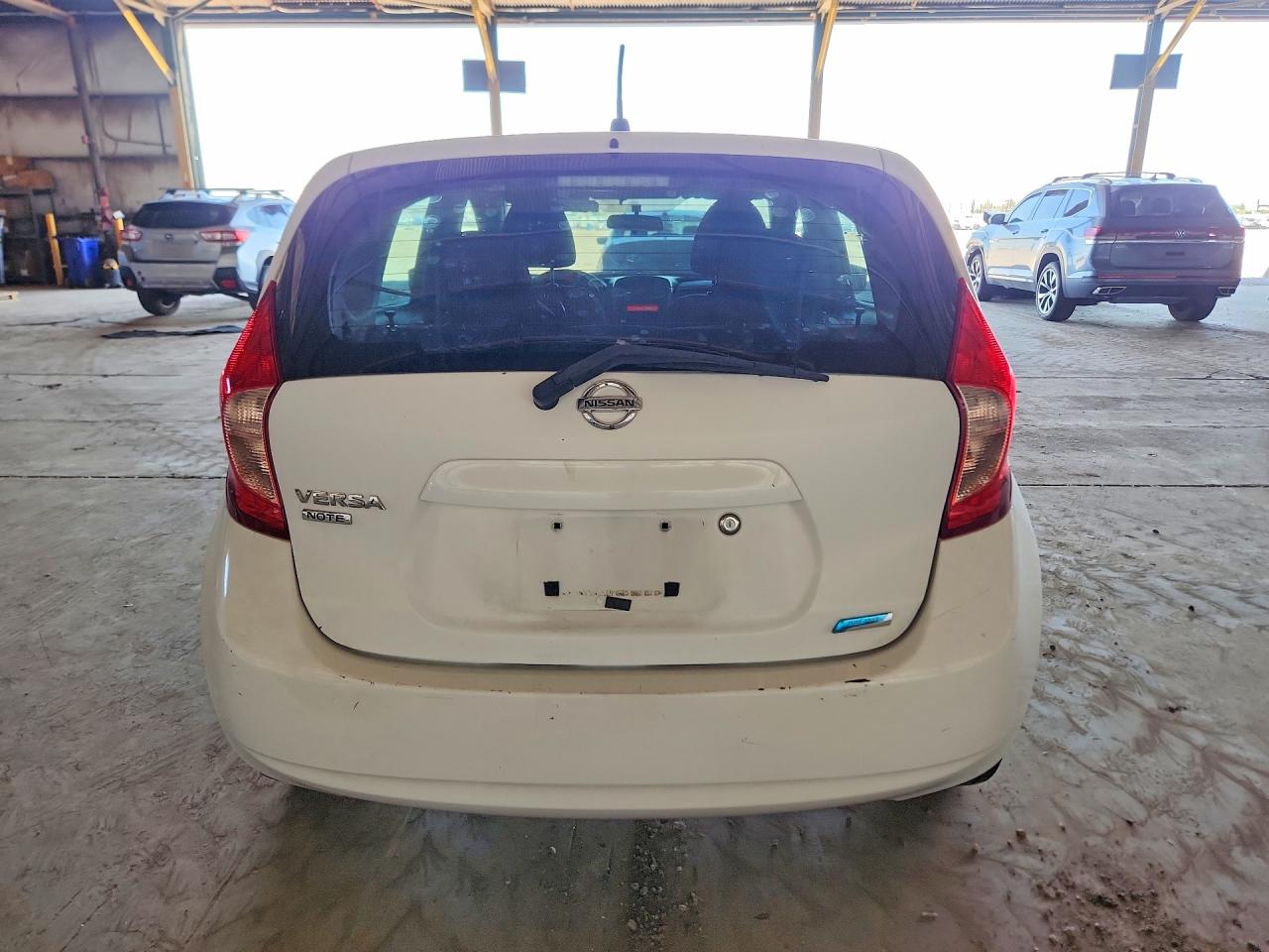 2015 Nissan Versa White vin: 3N1CE2CP7FL447037