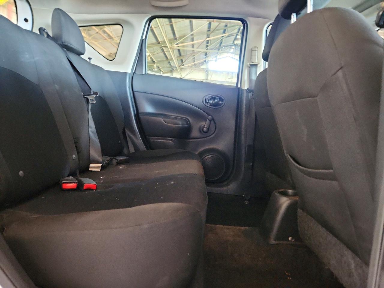 2015 Nissan Versa White vin: 3N1CE2CP7FL447037