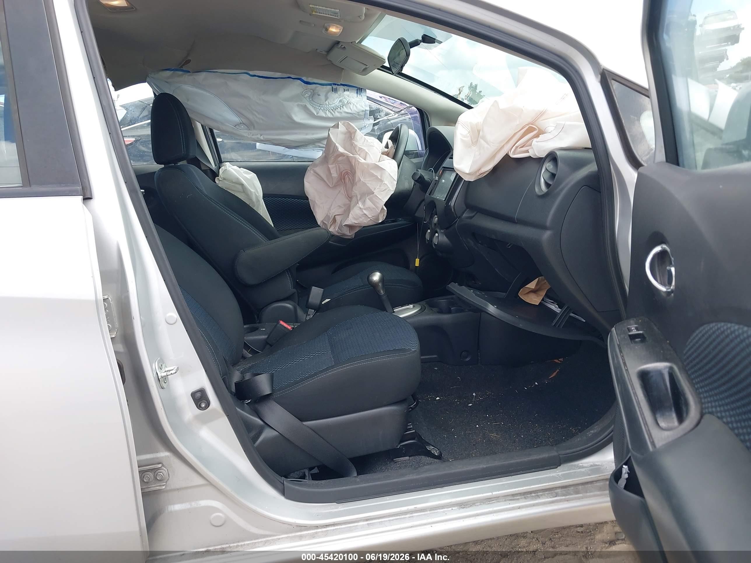 2014 Nissan Versa Note Sv Silver vin: 3N1CE2CP8EL367292