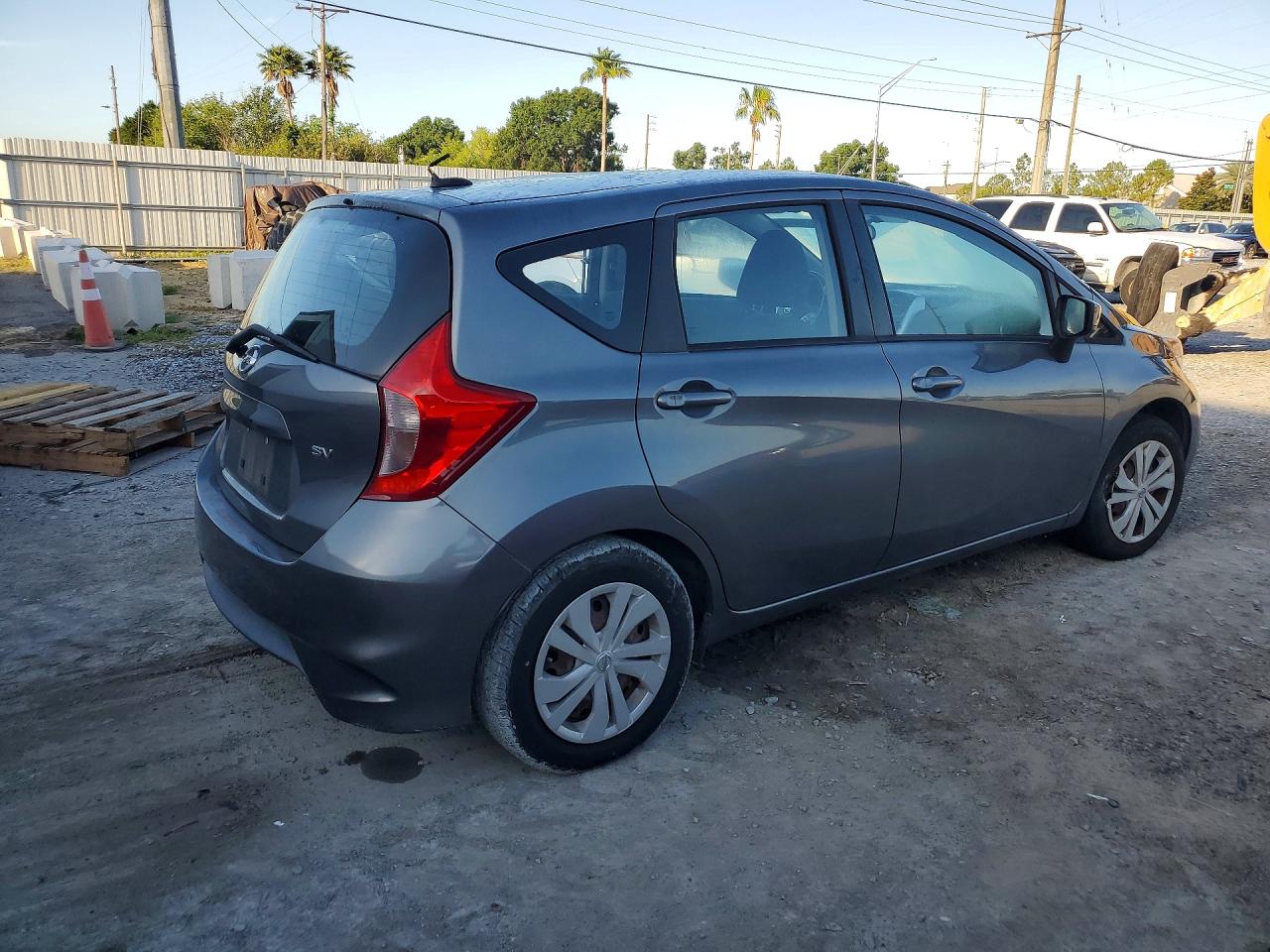 2017 Nissan Versa Note Sv Gray vin: 3N1CE2CP8HL362310