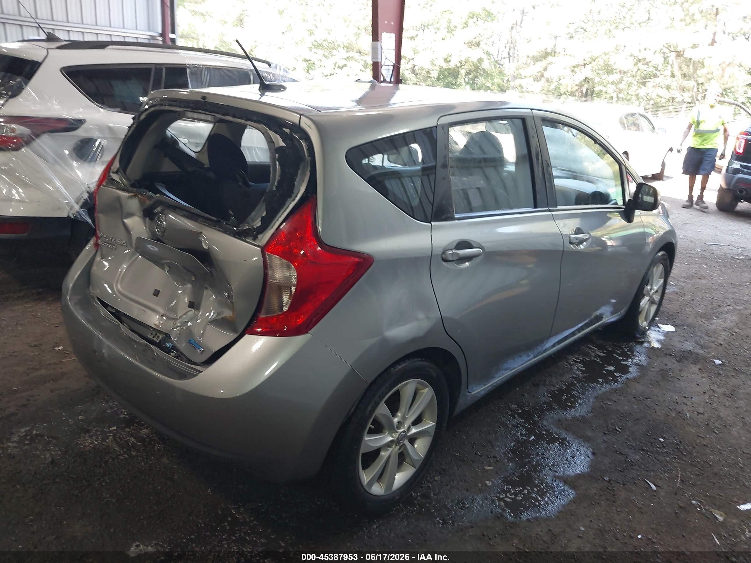 2014 Nissan Versa Note Sv Silver vin: 3N1CE2CP9EL397143