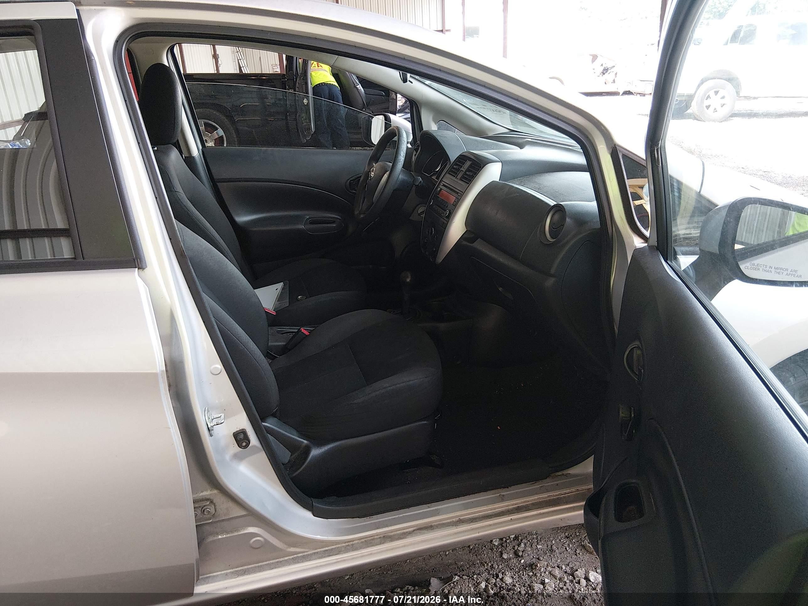 2015 Nissan Versa Note S Plus Silver vin: 3N1CE2CP9FL400852