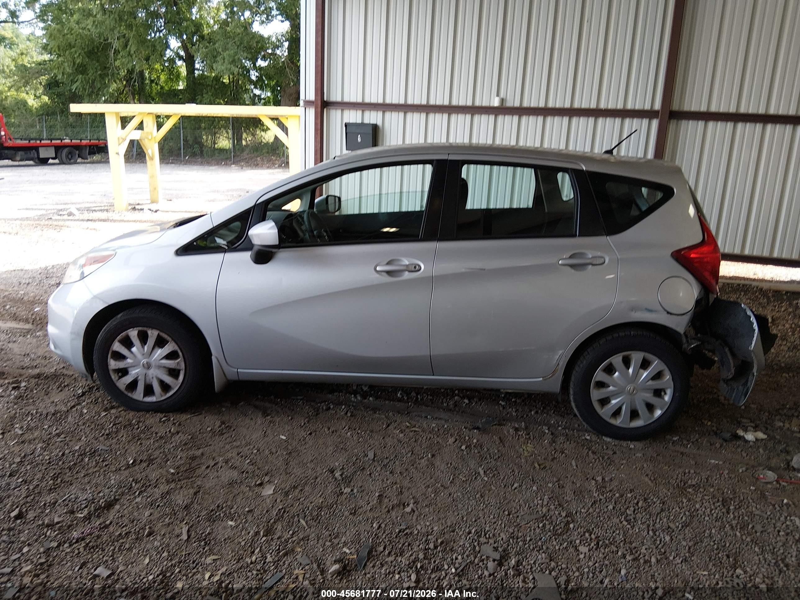 2015 Nissan Versa Note S Plus Silver vin: 3N1CE2CP9FL400852