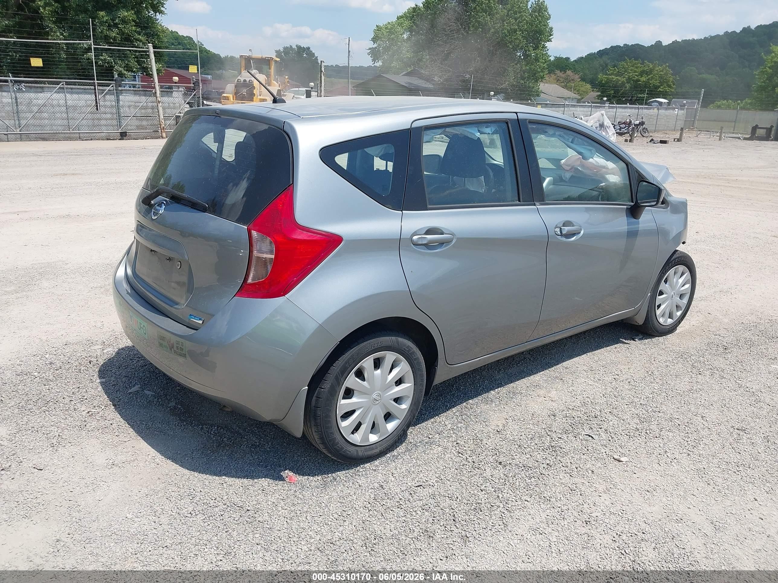 2015 Nissan Versa Note S Plus Silver vin: 3N1CE2CP9FL427792