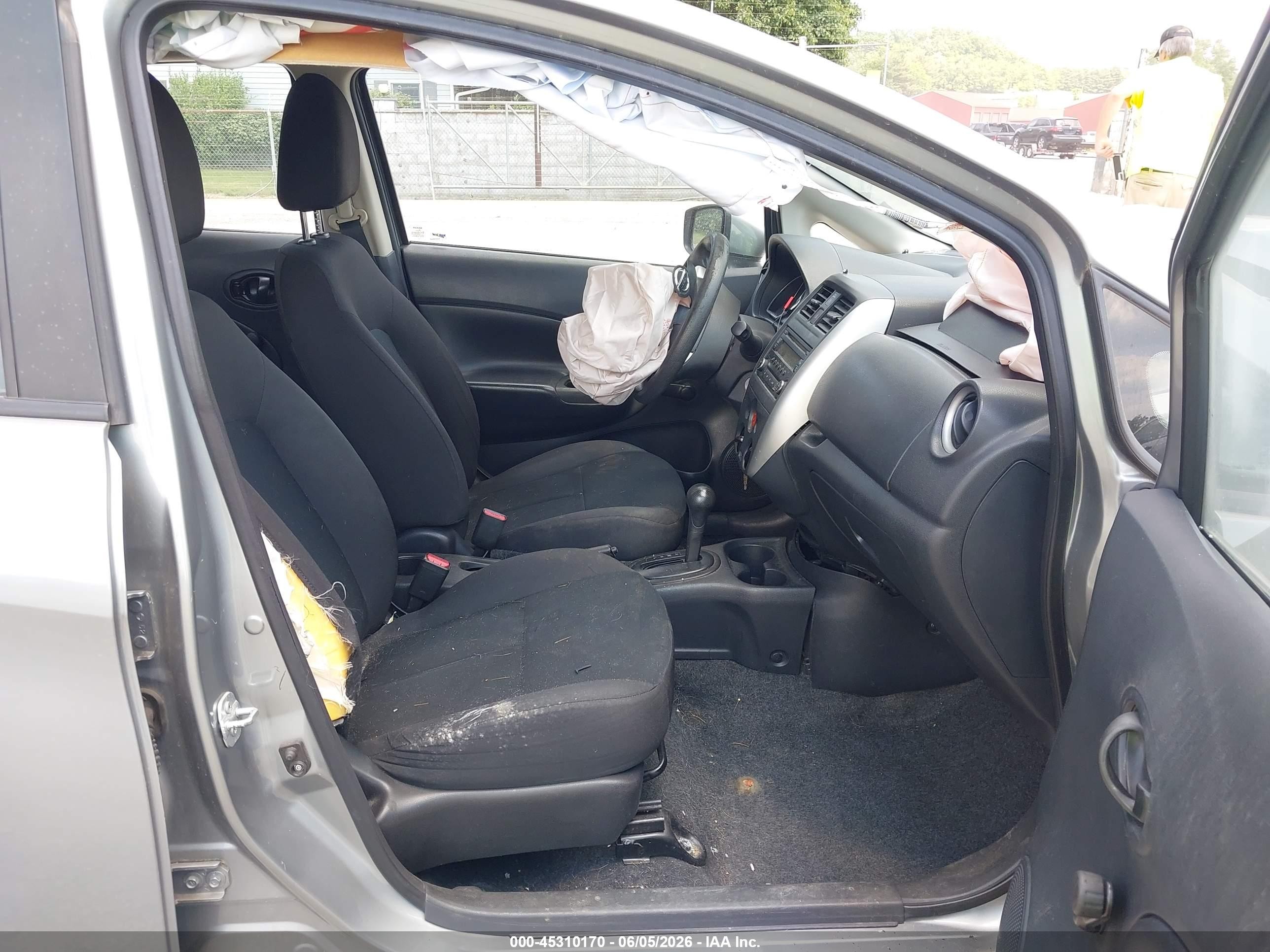 2015 Nissan Versa Note S Plus Silver vin: 3N1CE2CP9FL427792
