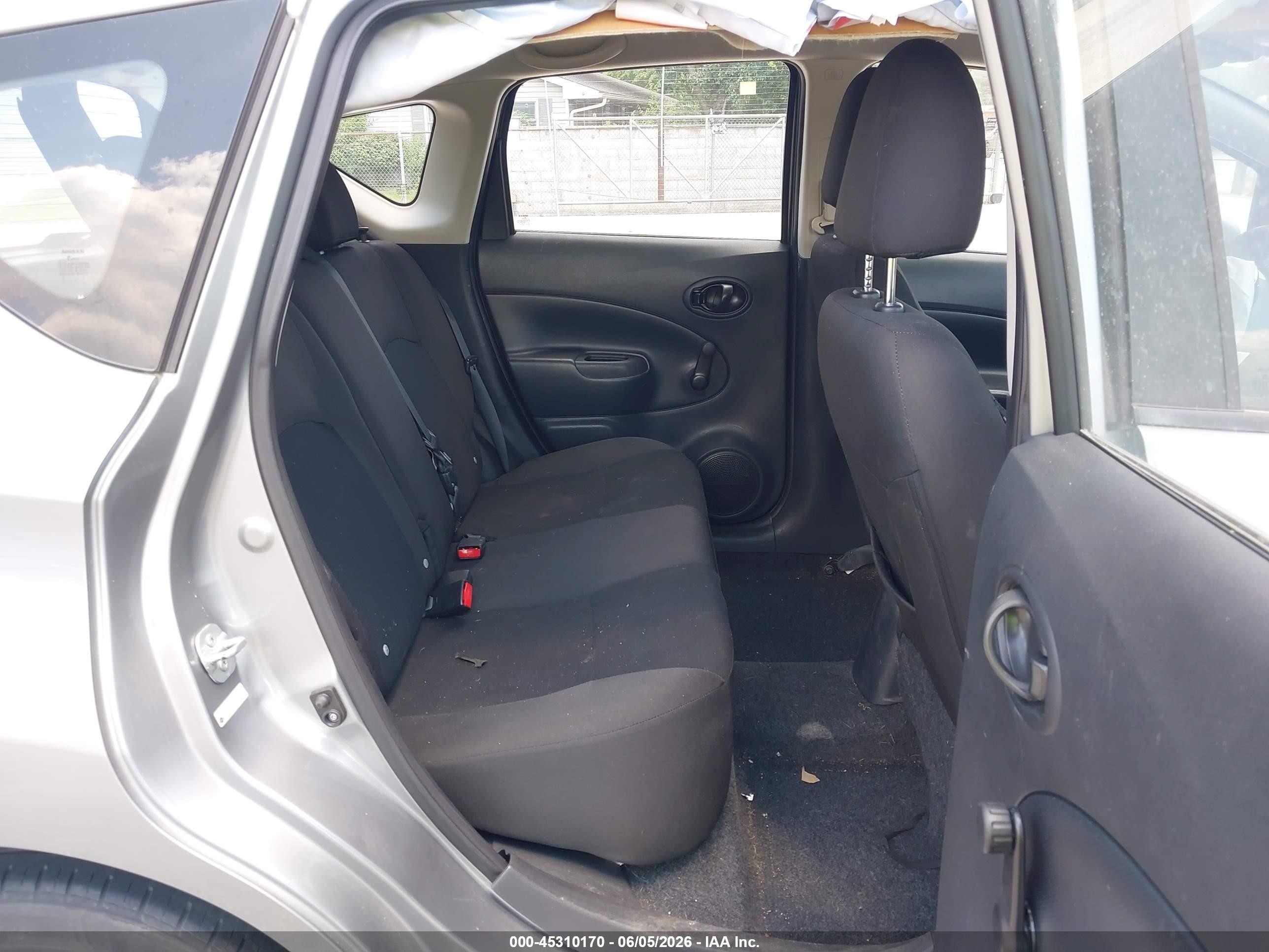 2015 Nissan Versa Note S Plus Silver vin: 3N1CE2CP9FL427792
