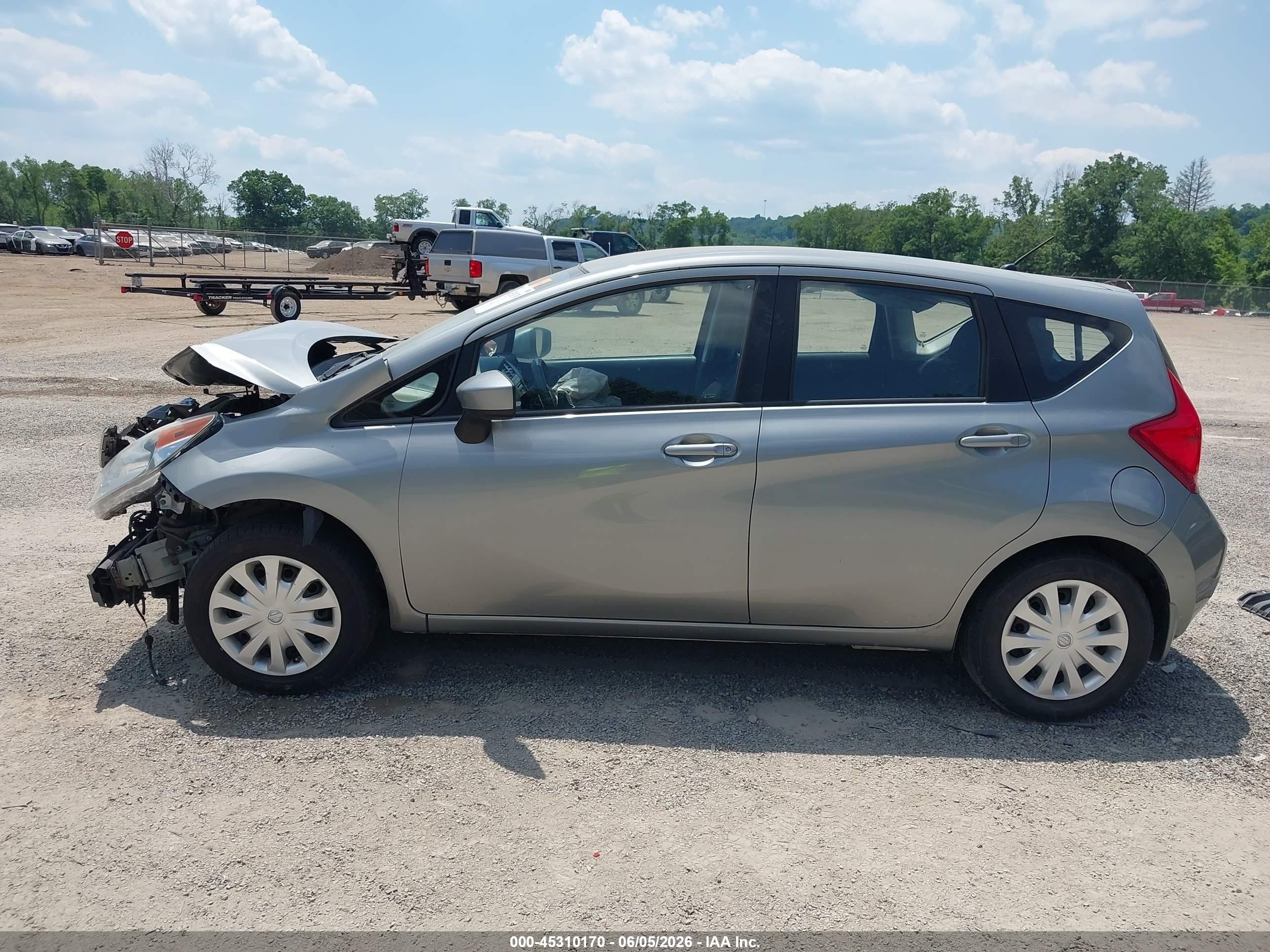 2015 Nissan Versa Note S Plus Silver vin: 3N1CE2CP9FL427792