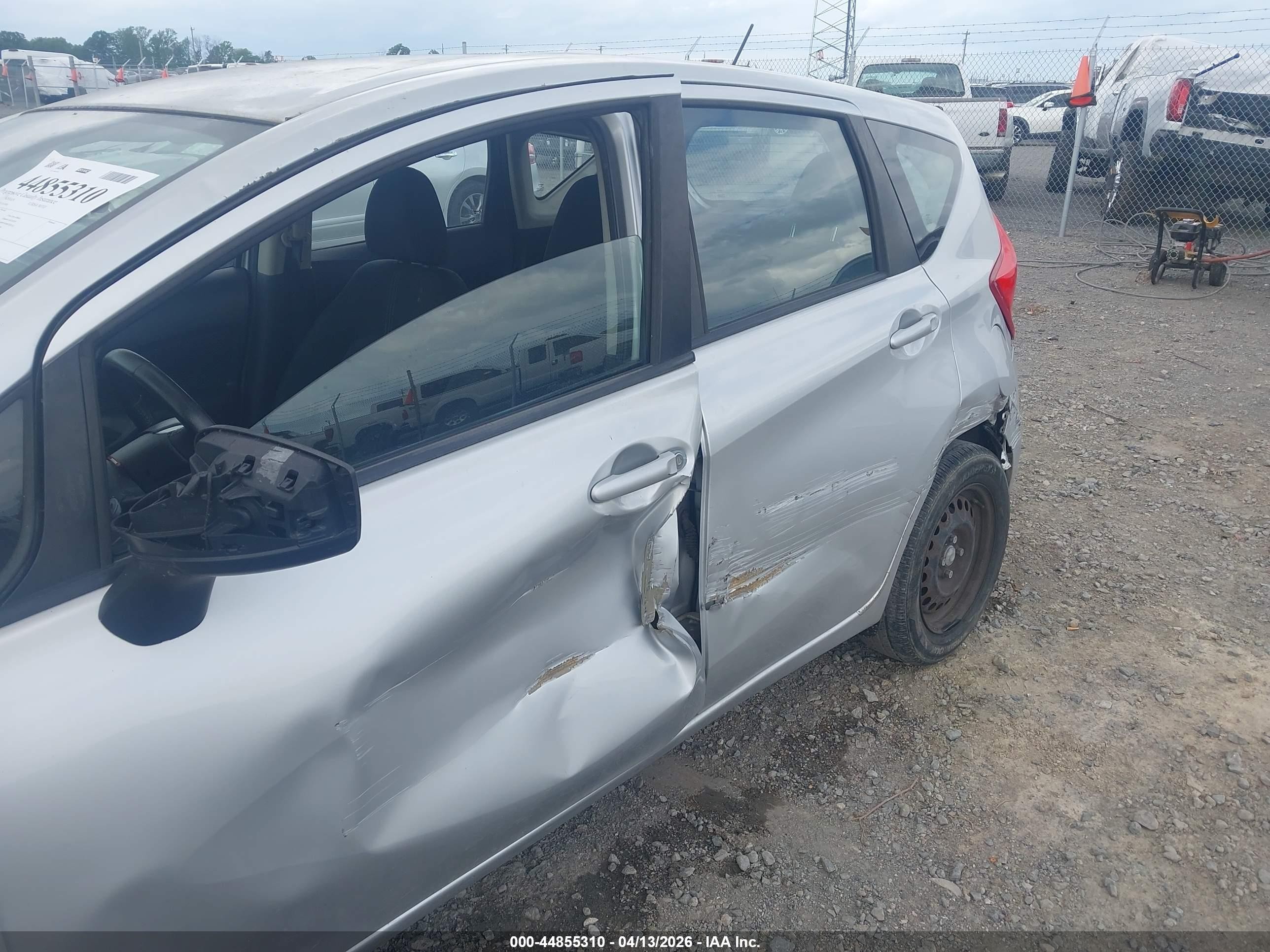 2015 Nissan Versa Note S (sr)/s Plus/sl/sr/sv Silver vin: 3N1CE2CPXFL363908