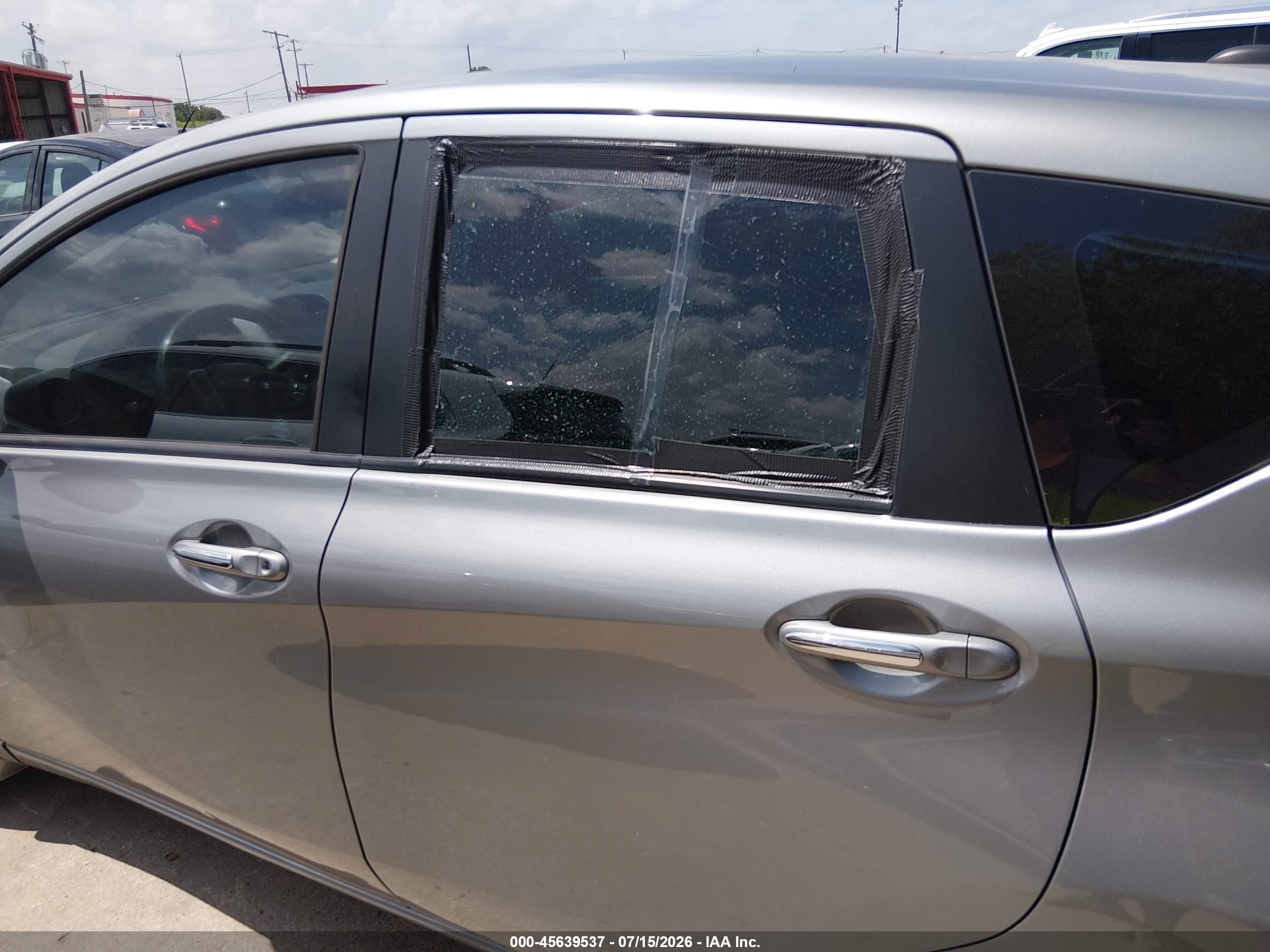 2015 Nissan Versa Note Sv Silver vin: 3N1CE2CPXFL392065