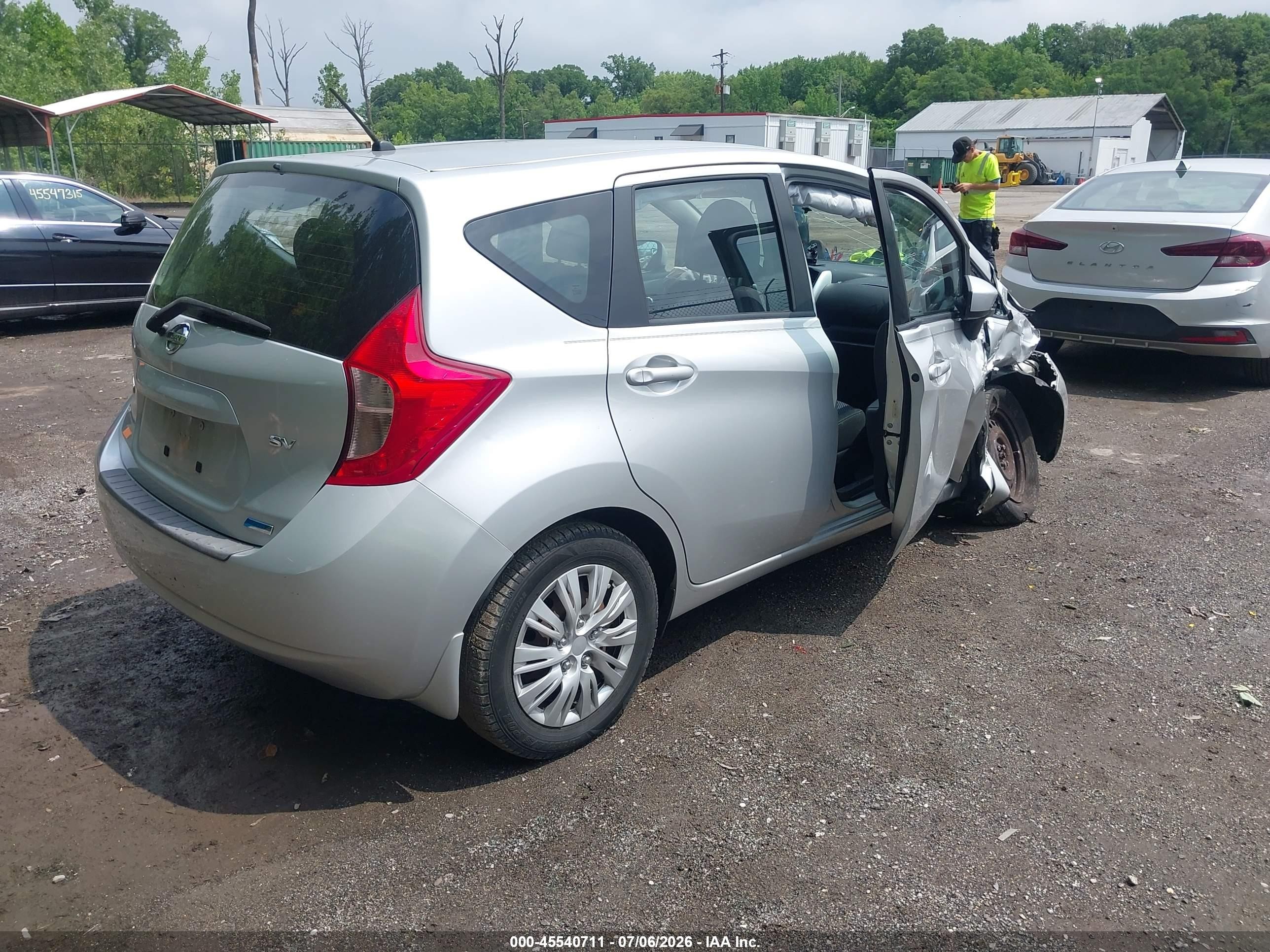 2015 Nissan Versa Note Sv Silver vin: 3N1CE2CPXFL428448