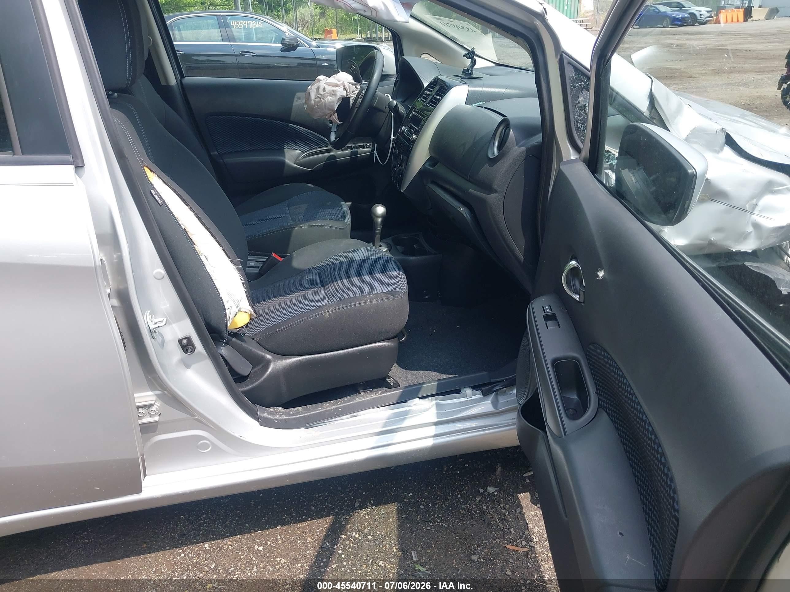 2015 Nissan Versa Note Sv Silver vin: 3N1CE2CPXFL428448