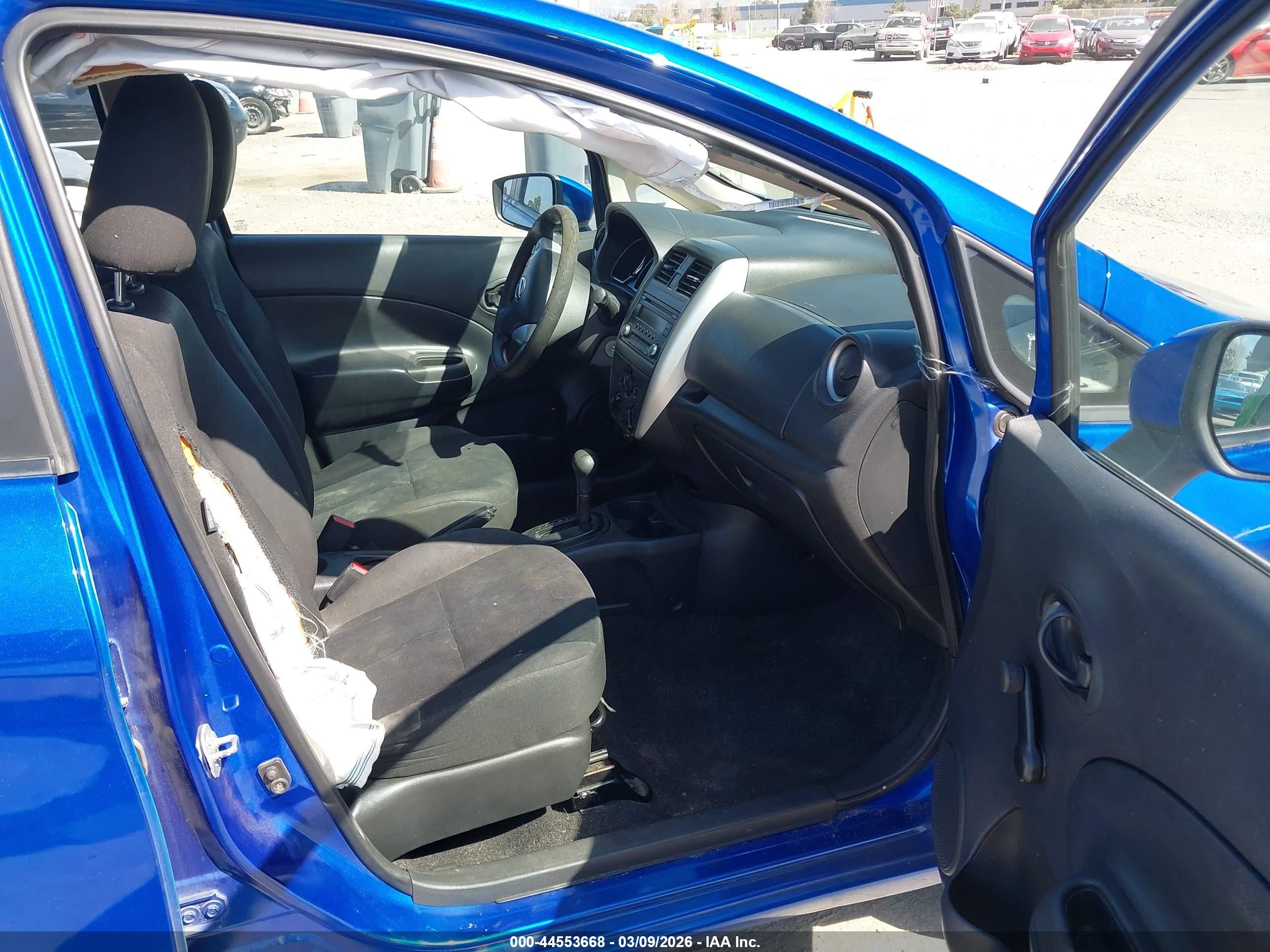 2015 Nissan Versa Note S Plus Blue vin: 3N1CE2CPXFL436520
