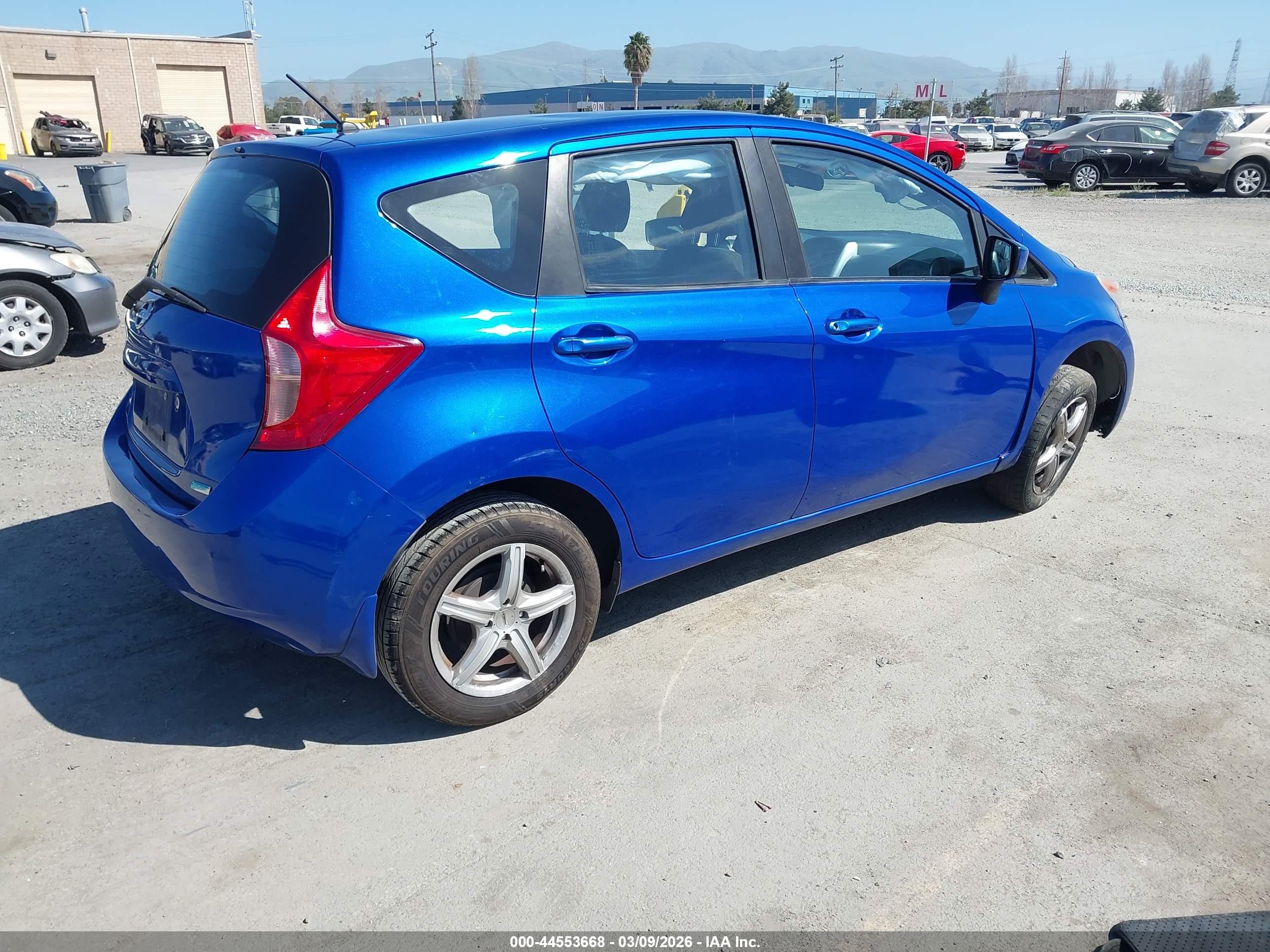 2015 Nissan Versa Note S Plus Blue vin: 3N1CE2CPXFL436520
