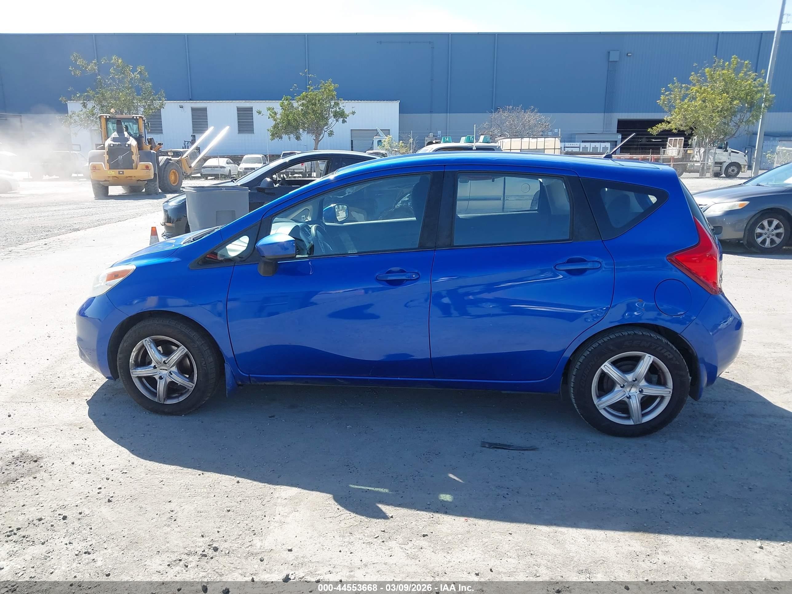 2015 Nissan Versa Note S Plus Blue vin: 3N1CE2CPXFL436520