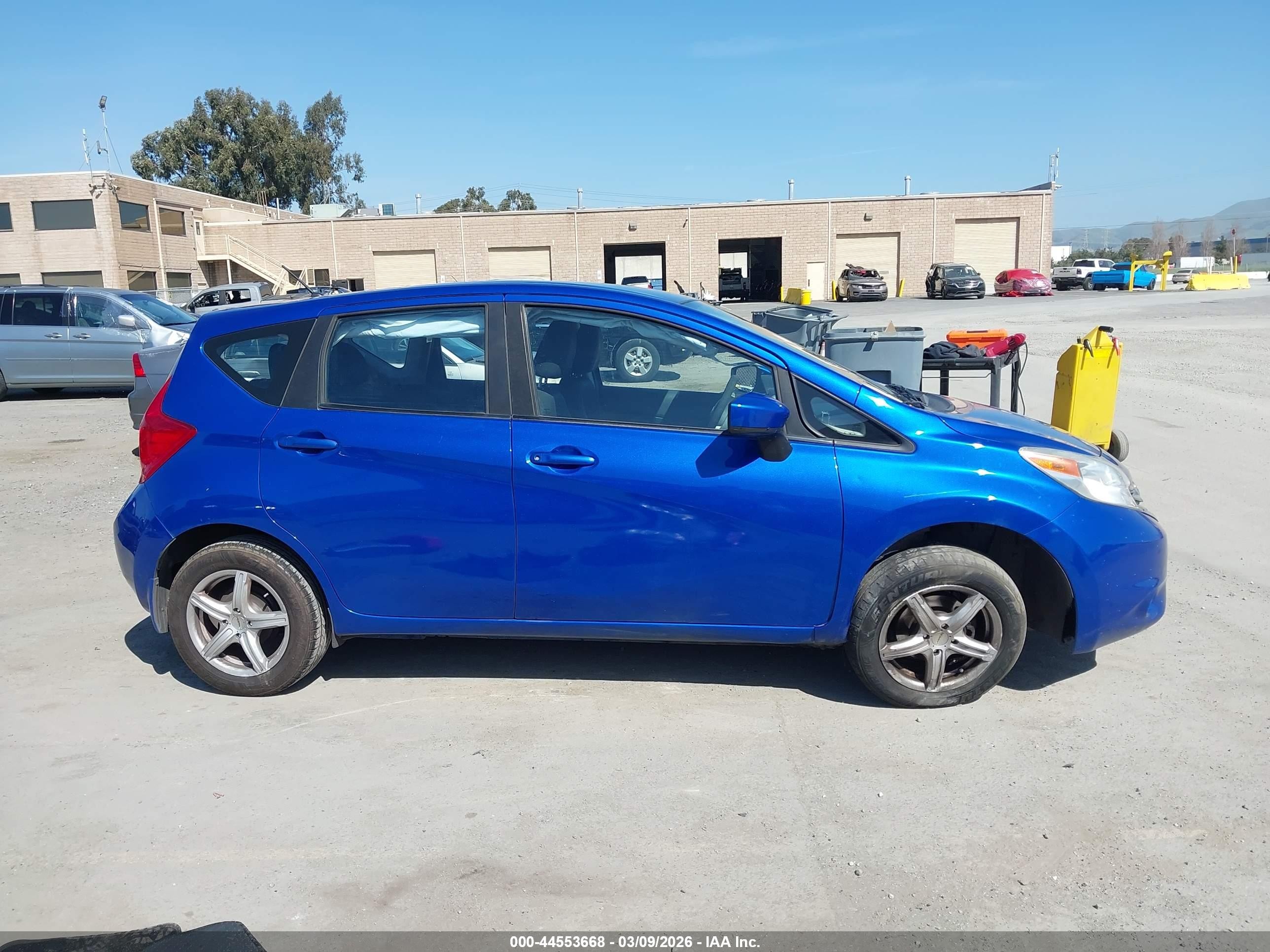 2015 Nissan Versa Note S Plus Blue vin: 3N1CE2CPXFL436520