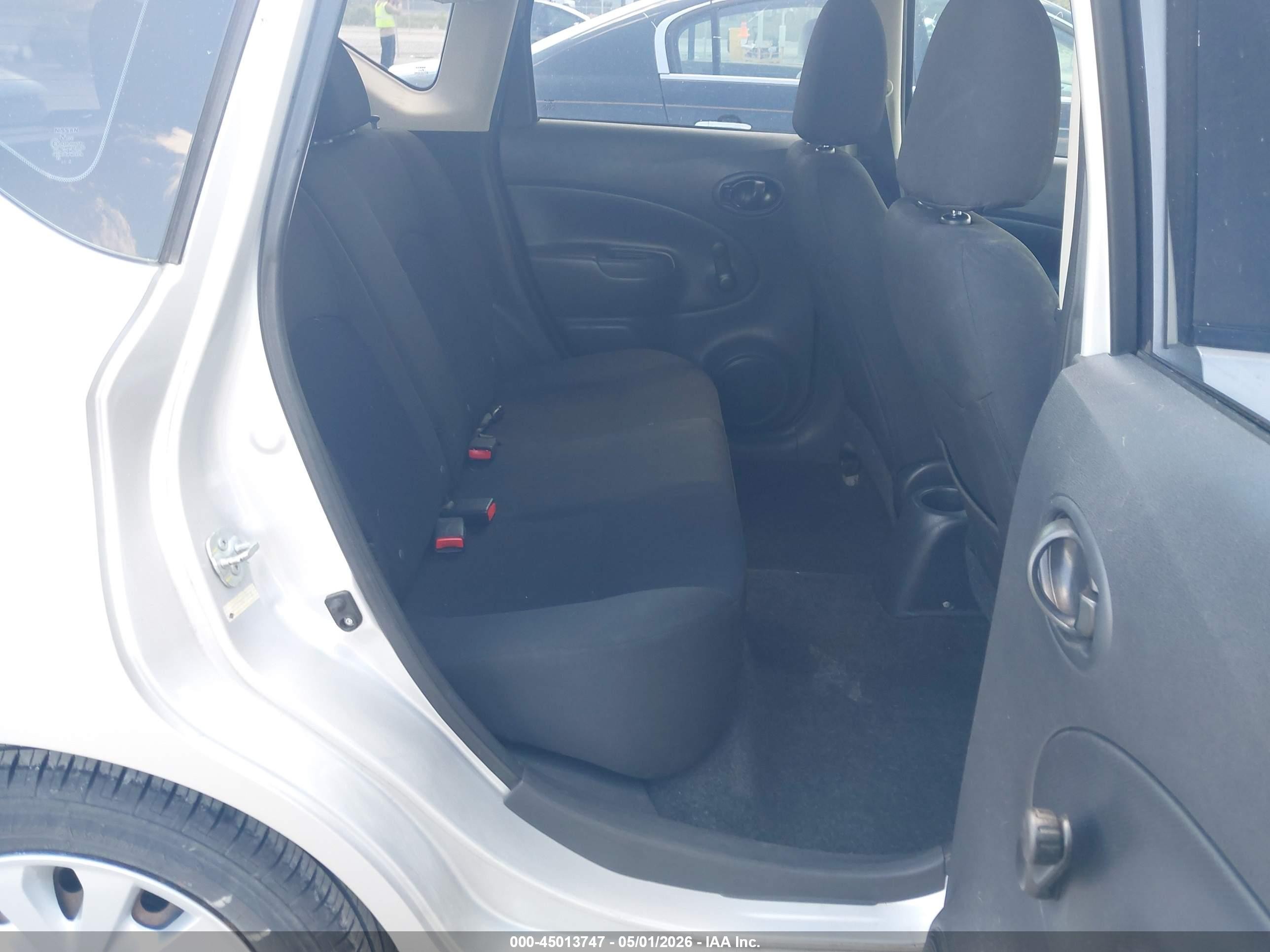 2015 Nissan Versa Note S Plus Silver vin: 3N1CE2CPXFL449140