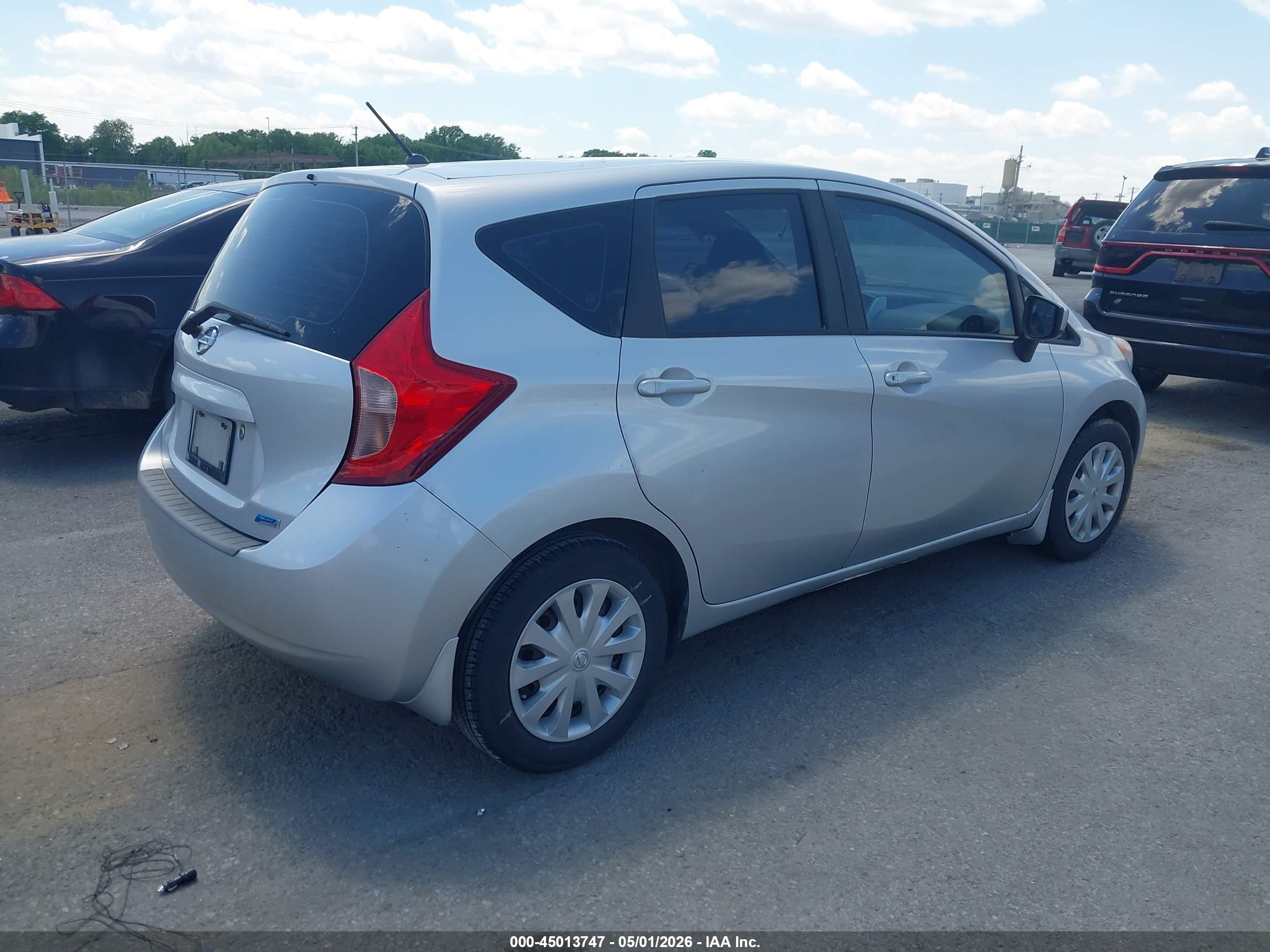 2015 Nissan Versa Note S Plus Silver vin: 3N1CE2CPXFL449140