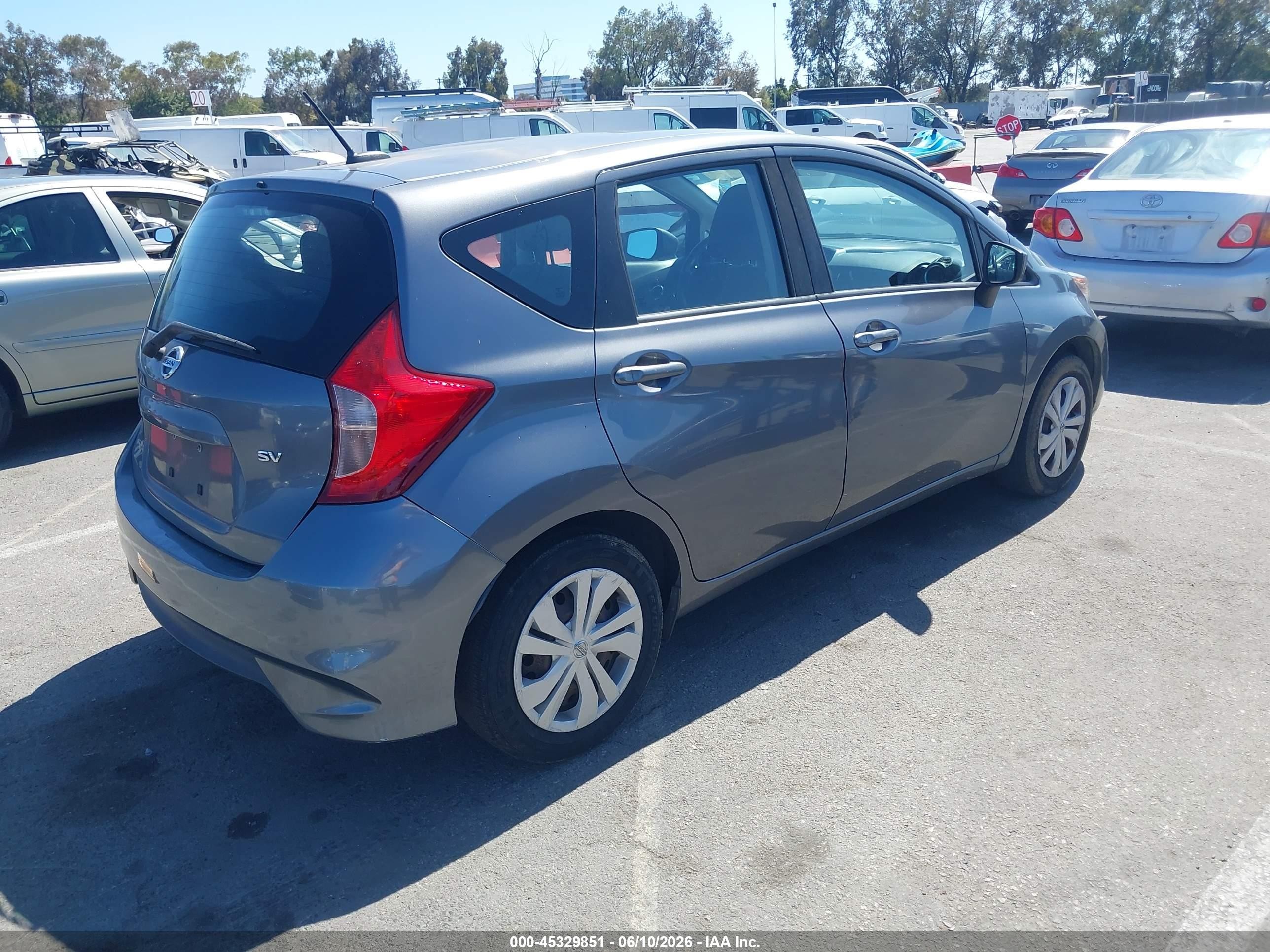 2017 Nissan Versa Note Sv Gray vin: 3N1CE2CPXHL358775