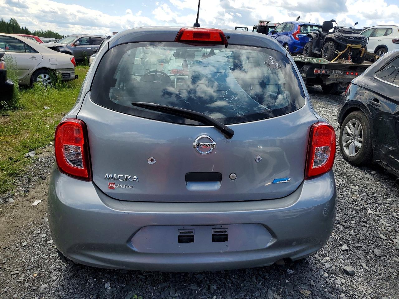 2015 Nissan Micra Silver vin: 3N1CK3CP2FL207487