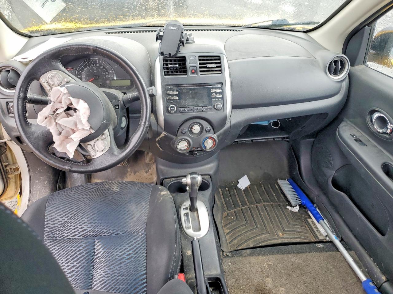 2015 Nissan Micra Yellow vin: 3N1CK3CP2FL217131