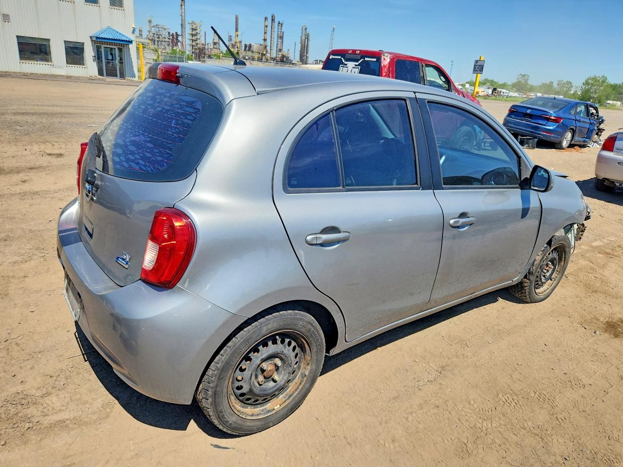 2015 Nissan Micra Silver vin: 3N1CK3CP2FL223933