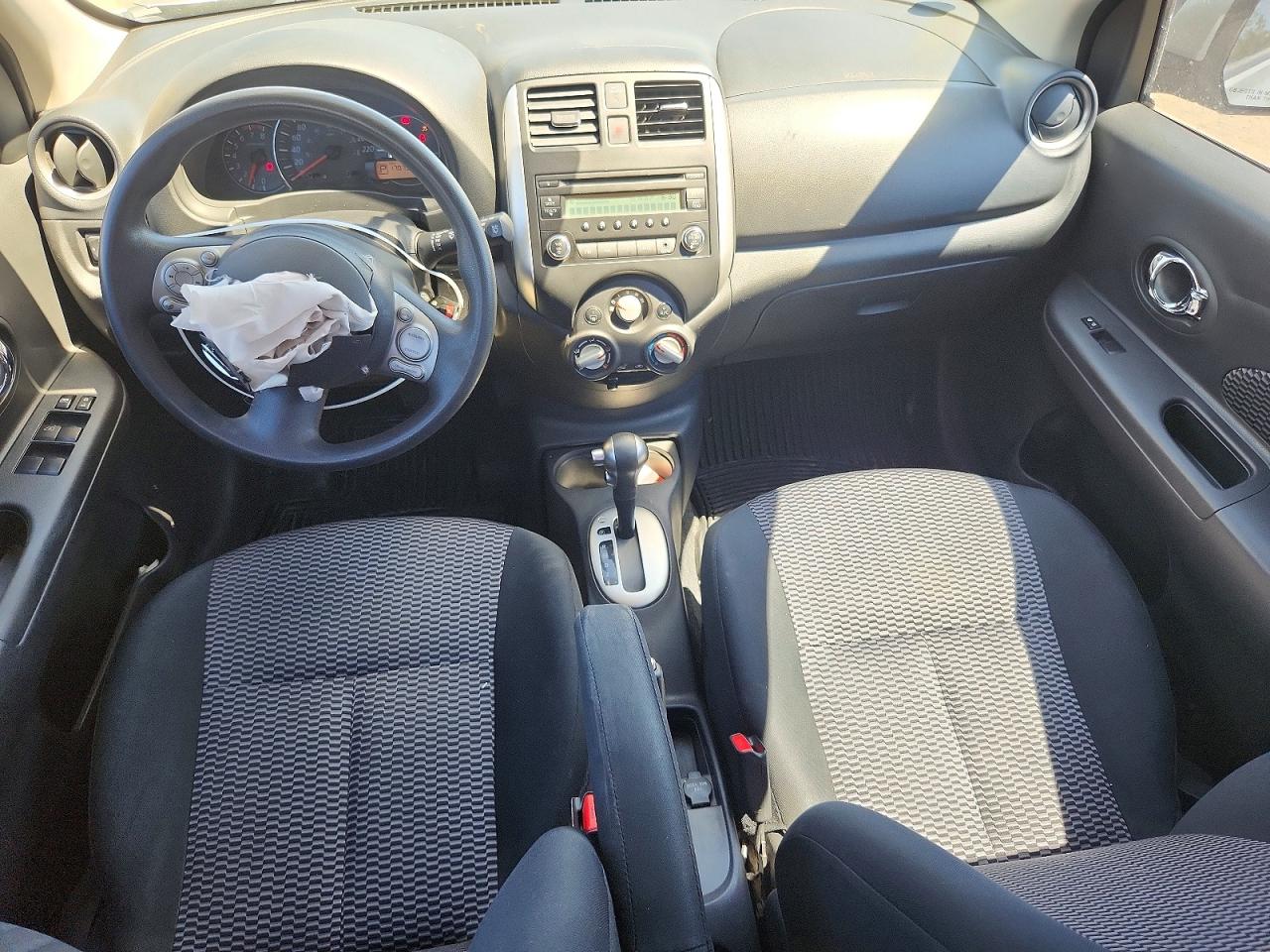 2015 Nissan Micra Silver vin: 3N1CK3CP2FL223933