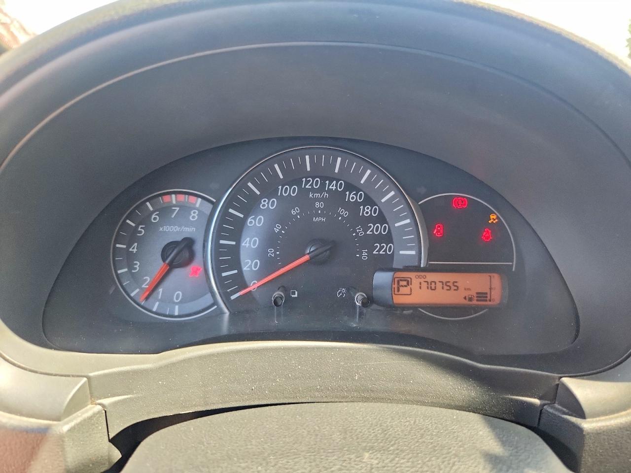 2015 Nissan Micra Silver vin: 3N1CK3CP2FL223933